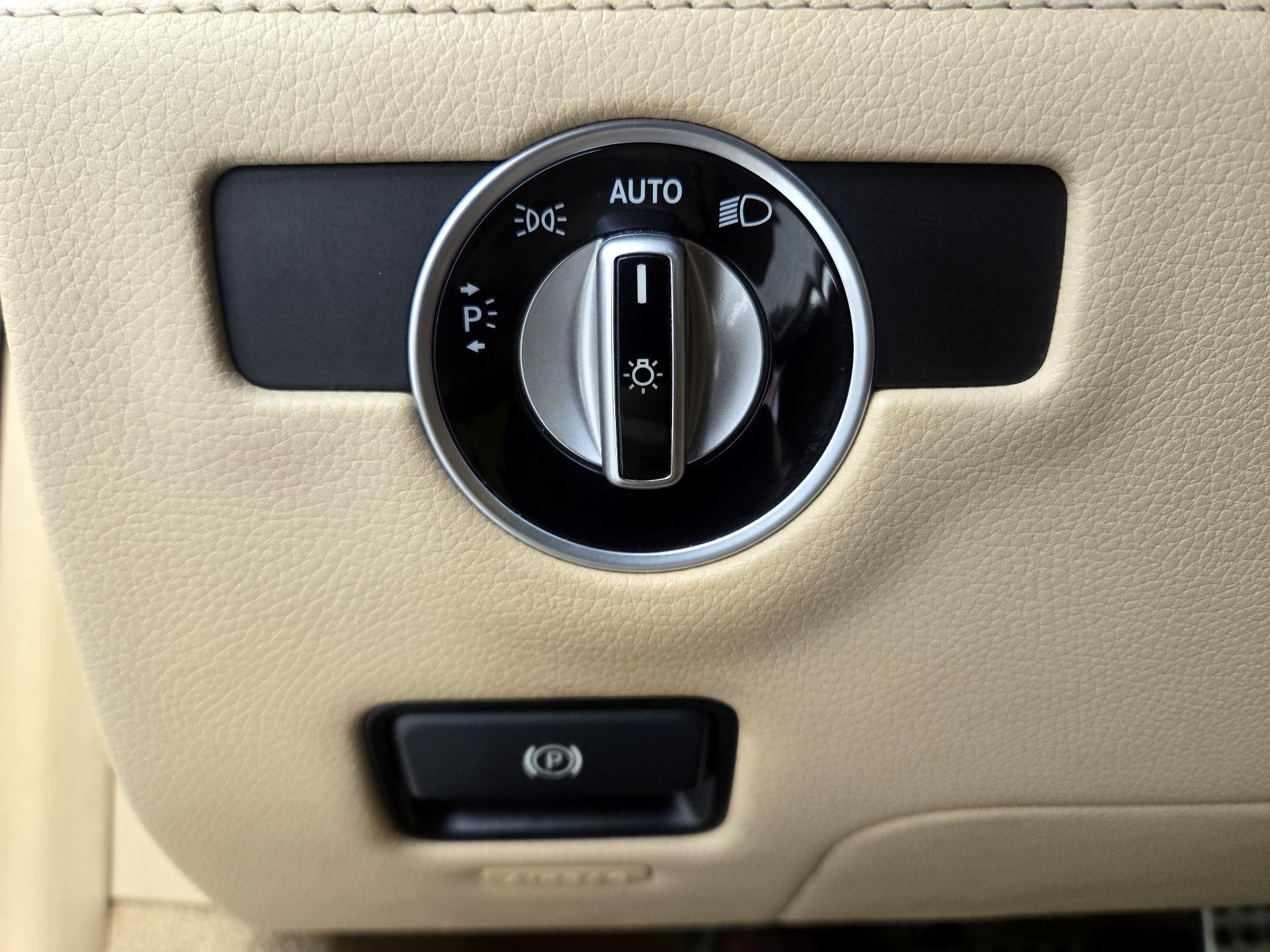 Thumbnail: 2016 Mercedes-Benz SL-Class - 13