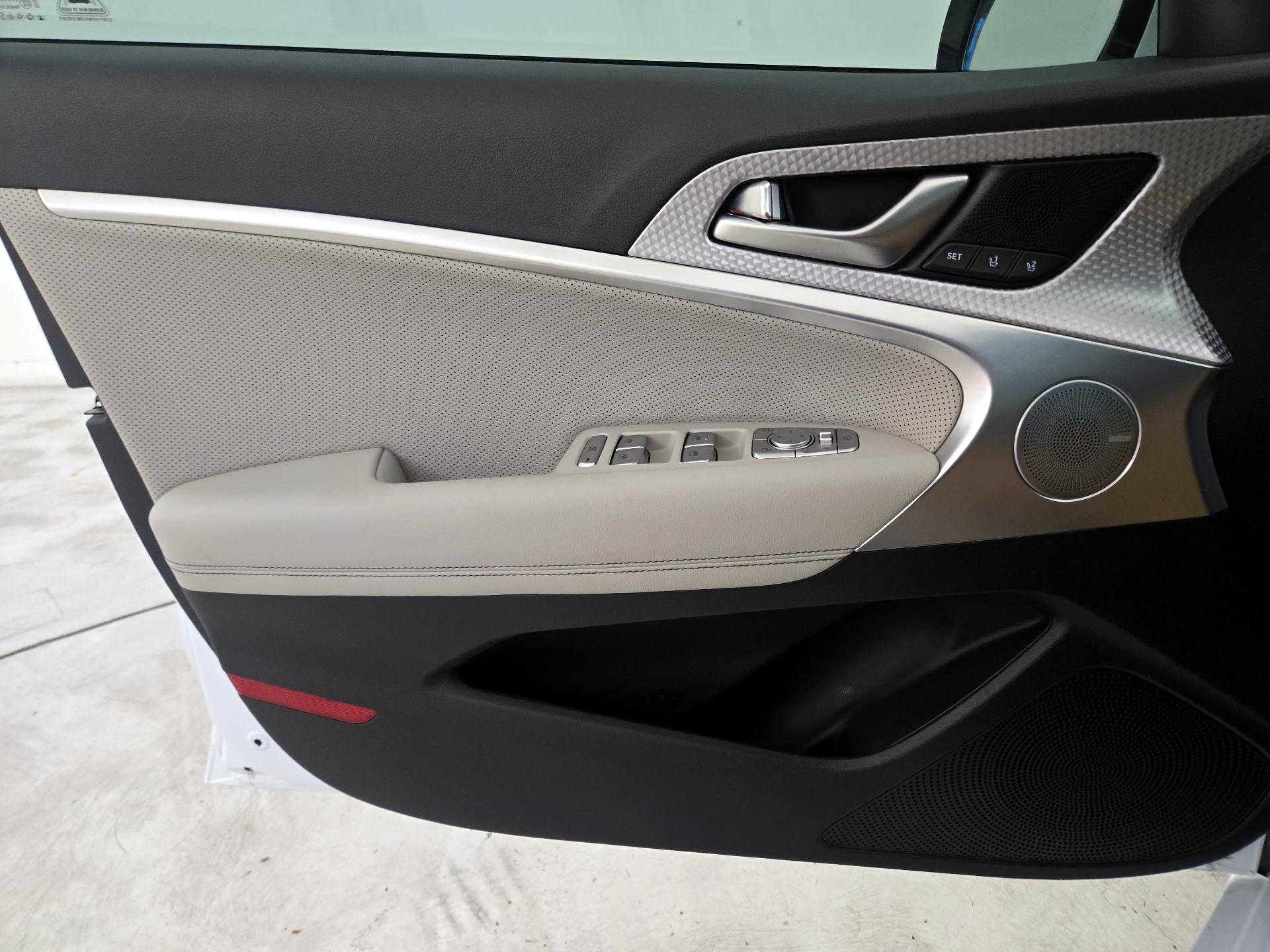 Thumbnail: 2023 Genesis G70 - 12