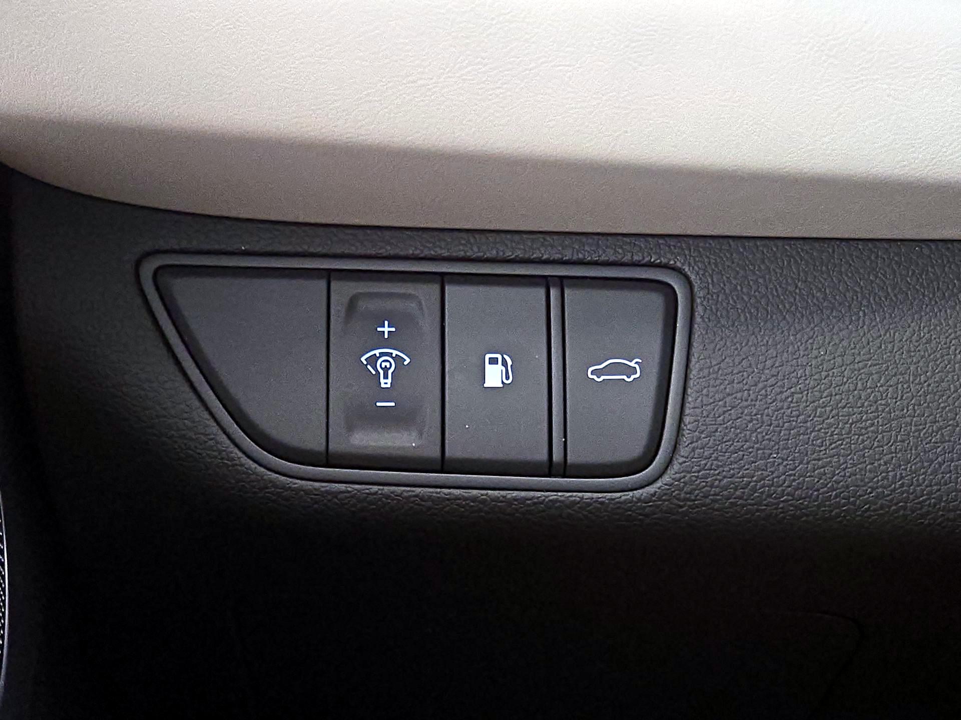 Thumbnail: 2023 Genesis G70 - 13