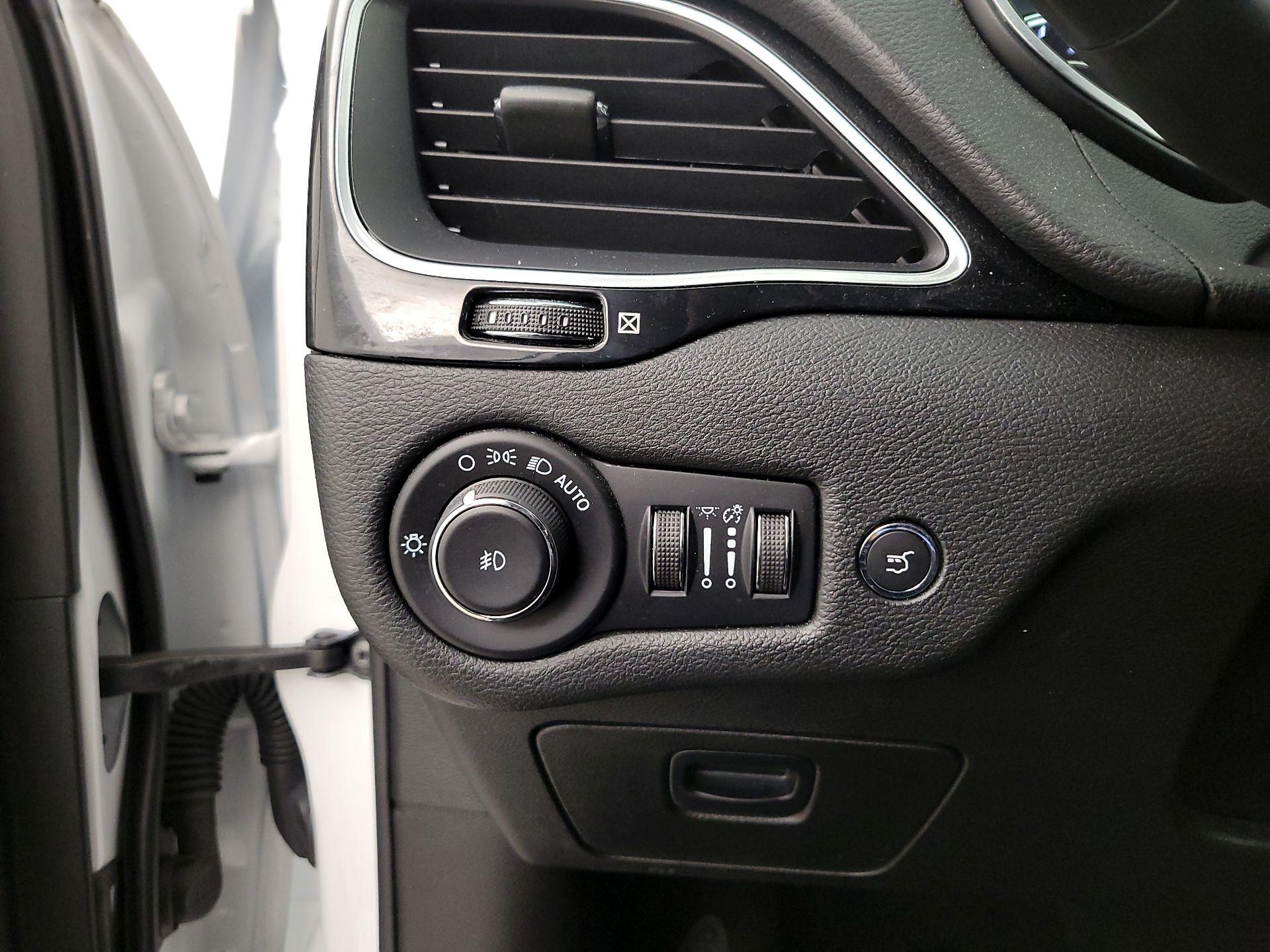 Thumbnail: 2023 Jeep Cherokee - 13