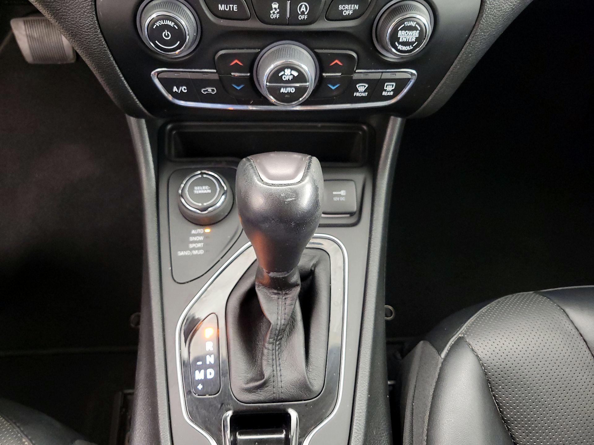 Thumbnail: 2023 Jeep Cherokee - 17