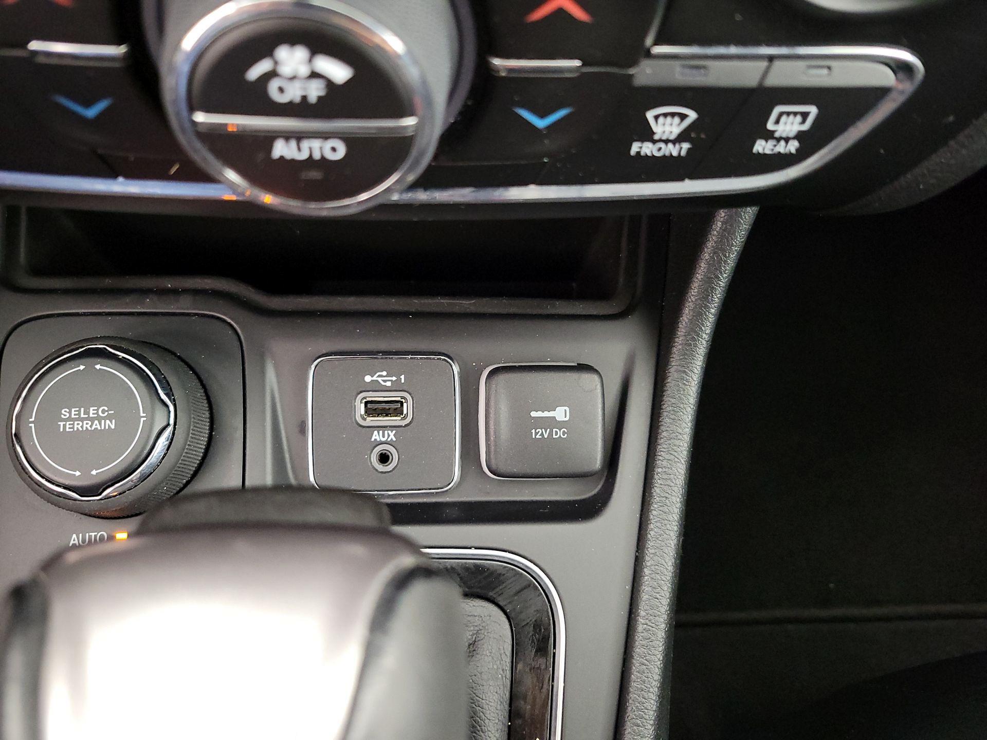 Thumbnail: 2023 Jeep Cherokee - 18