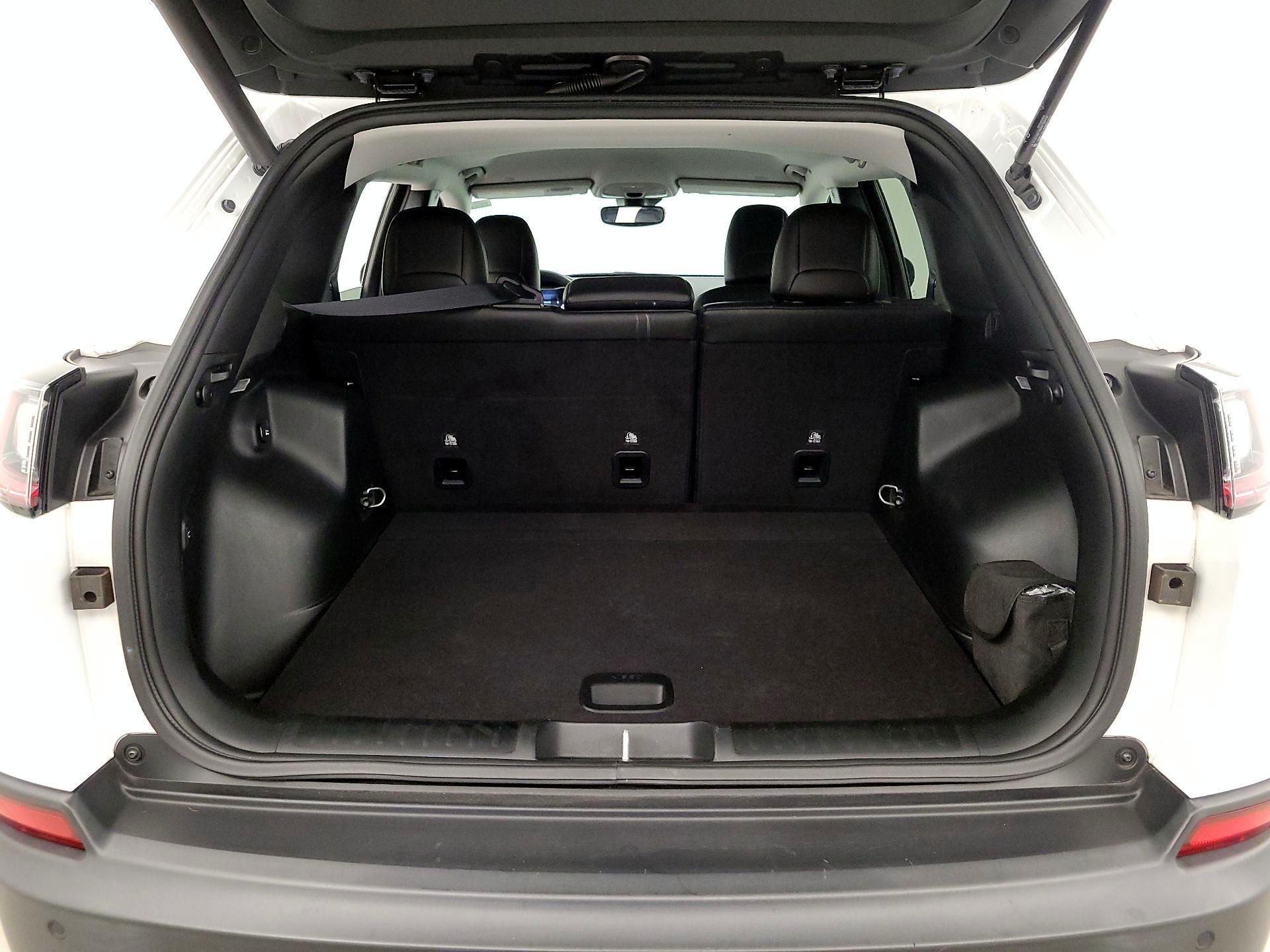 Thumbnail: 2023 Jeep Cherokee - 20