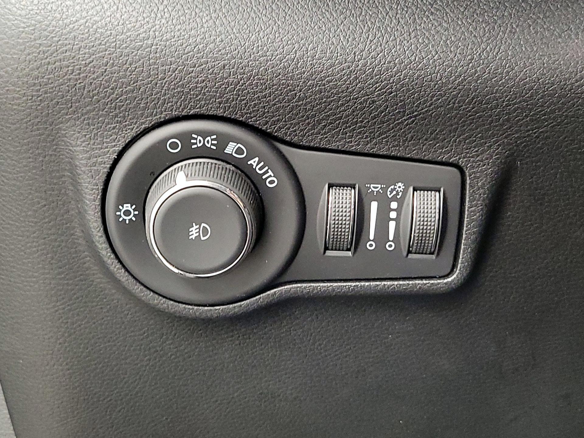 Thumbnail: 2022 Jeep Compass - 13