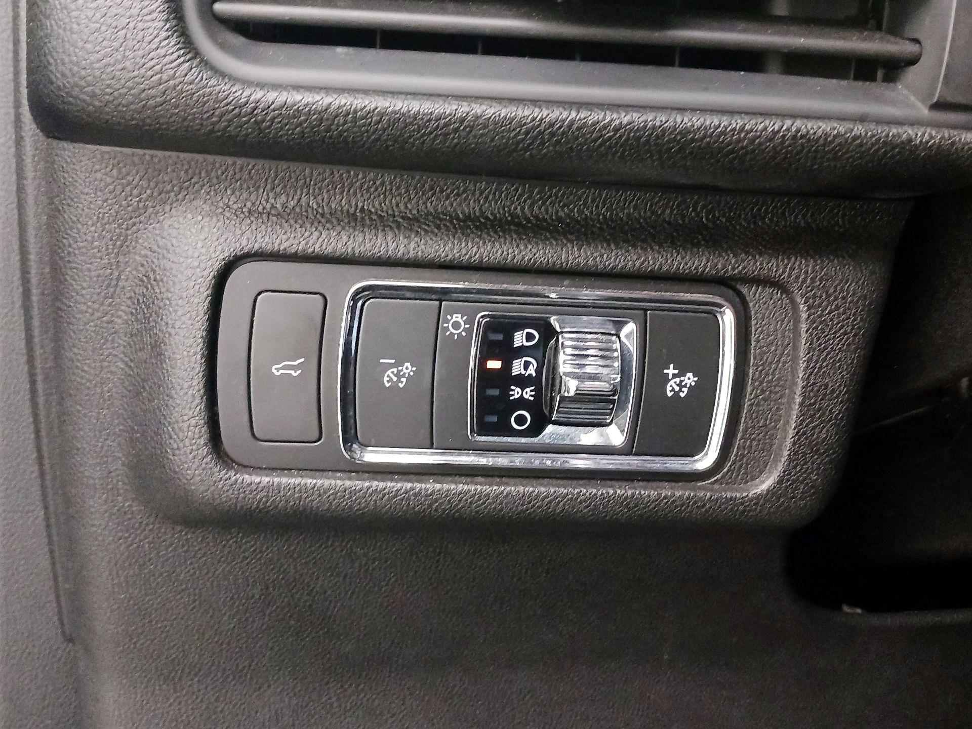 Thumbnail: 2021 Lincoln Corsair - 13