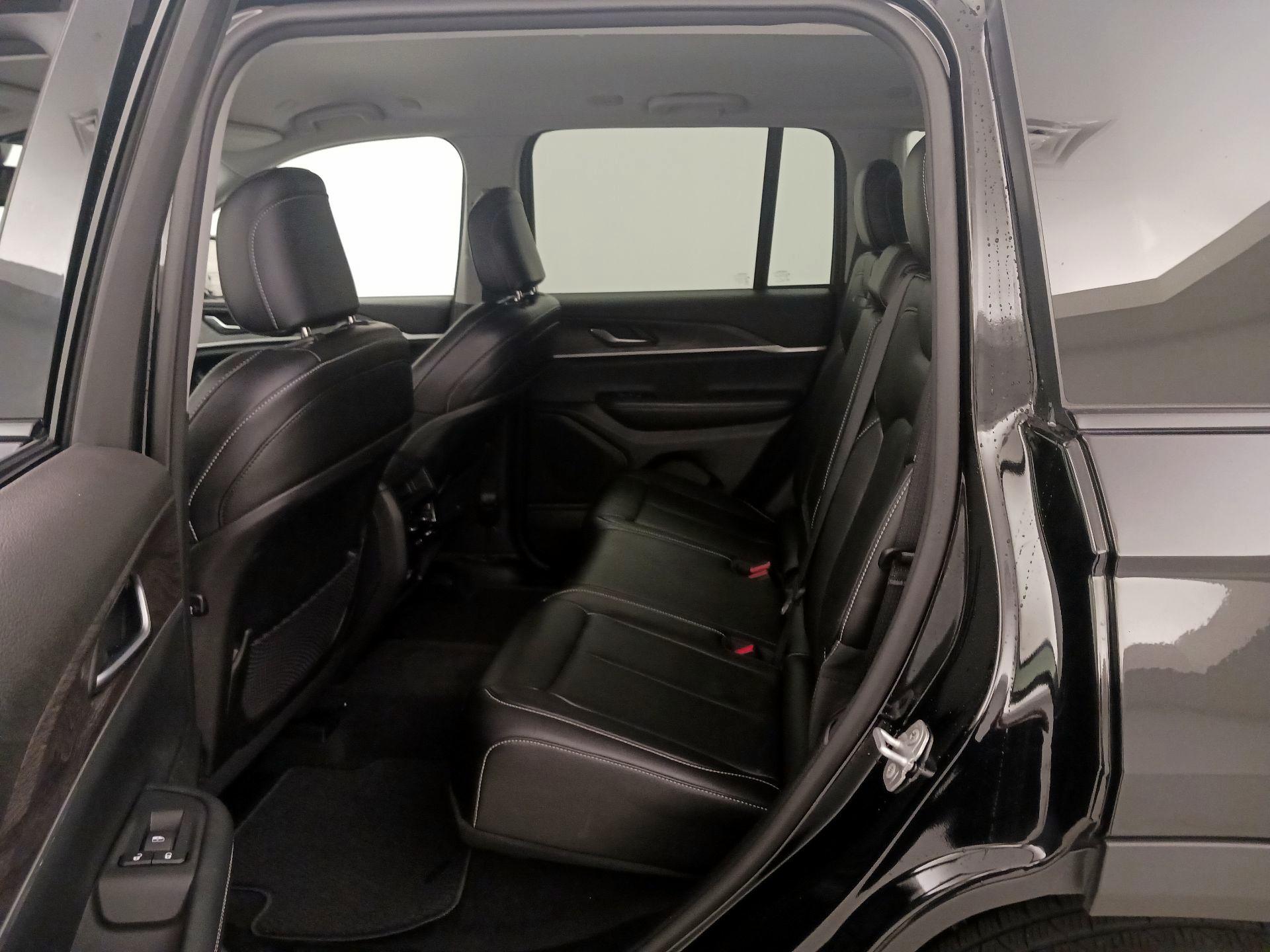 Thumbnail: 2023 Jeep Grand Cherokee - 20