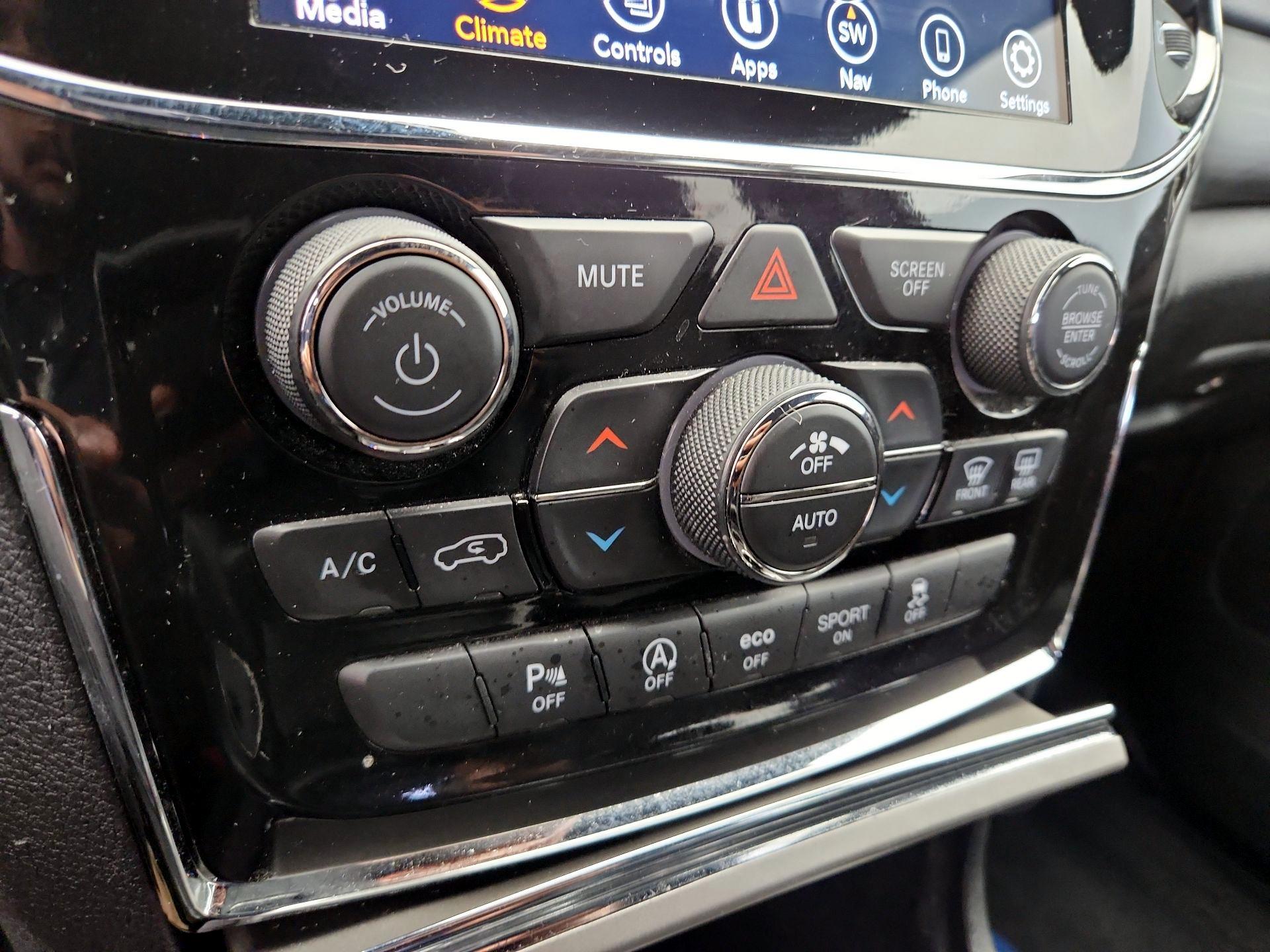 Thumbnail: 2021 Jeep Grand Cherokee - 17