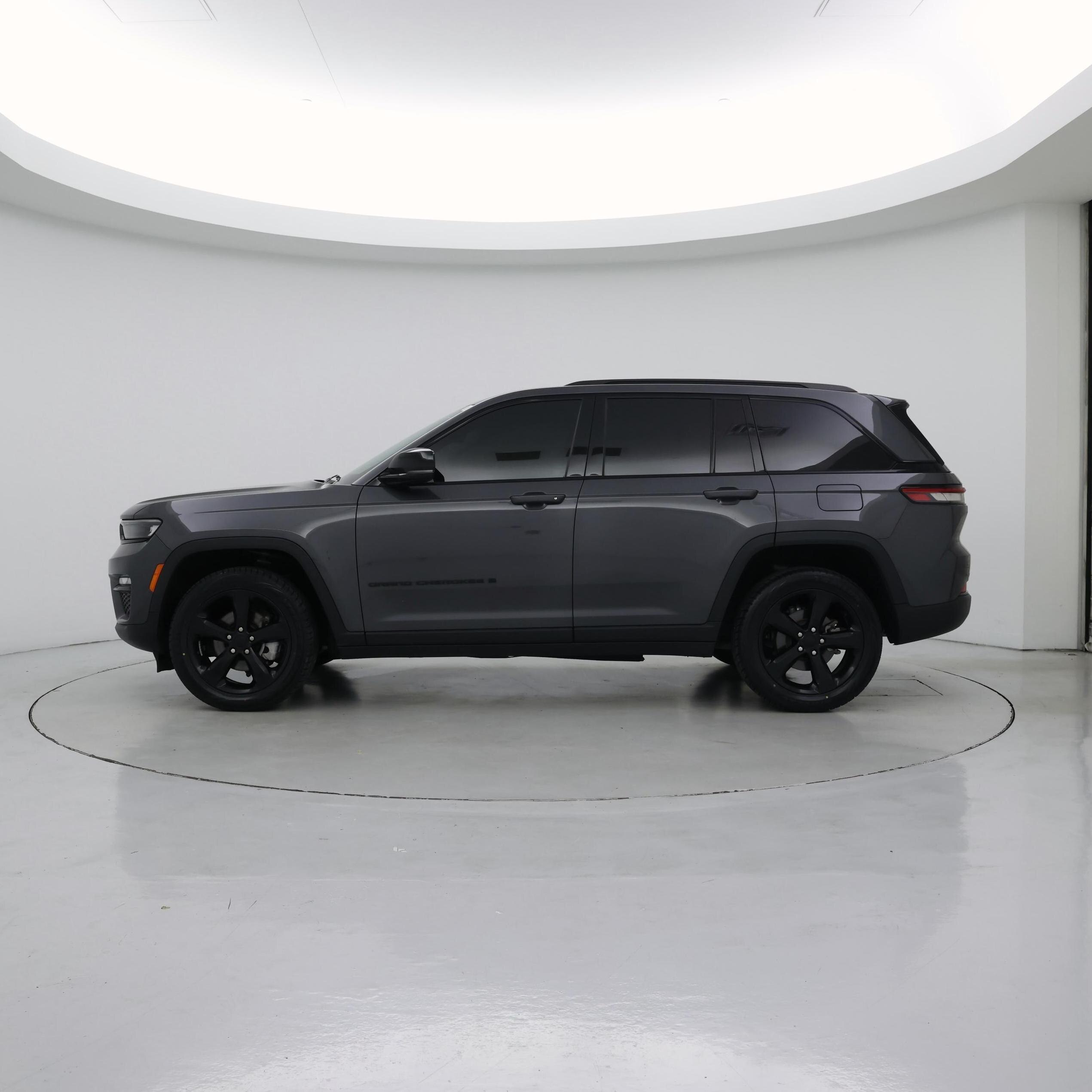 Thumbnail: 2023 Jeep Grand Cherokee - 3