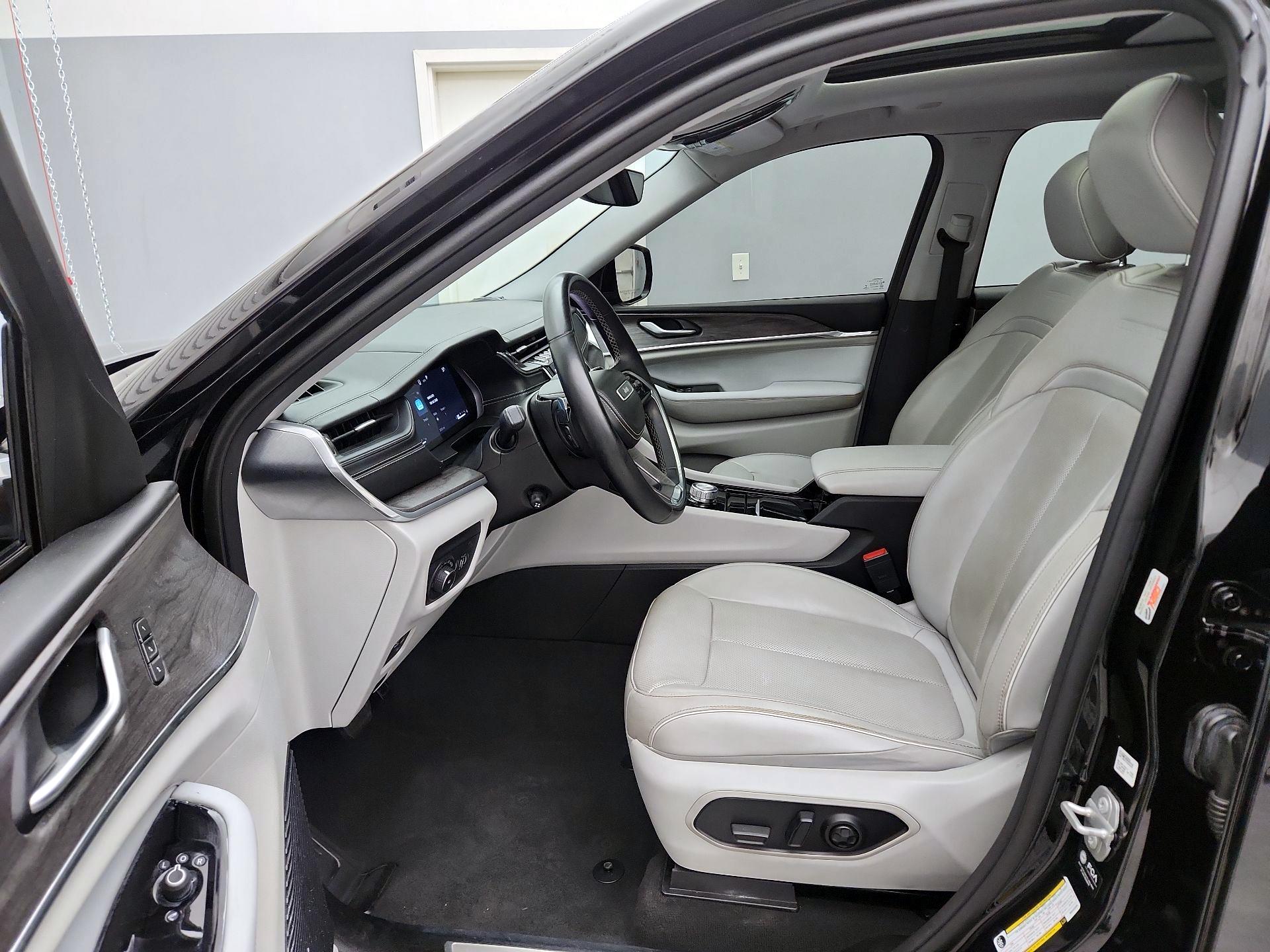 Thumbnail: 2022 Jeep Grand Cherokee L - 11