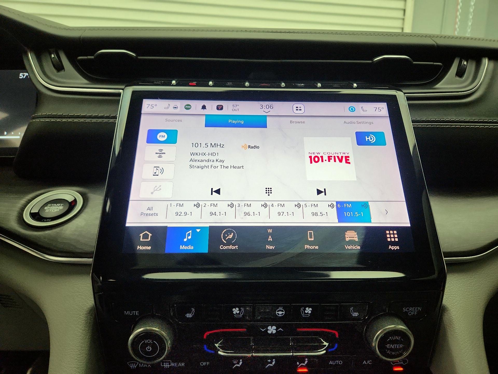 Thumbnail: 2022 Jeep Grand Cherokee L - 16