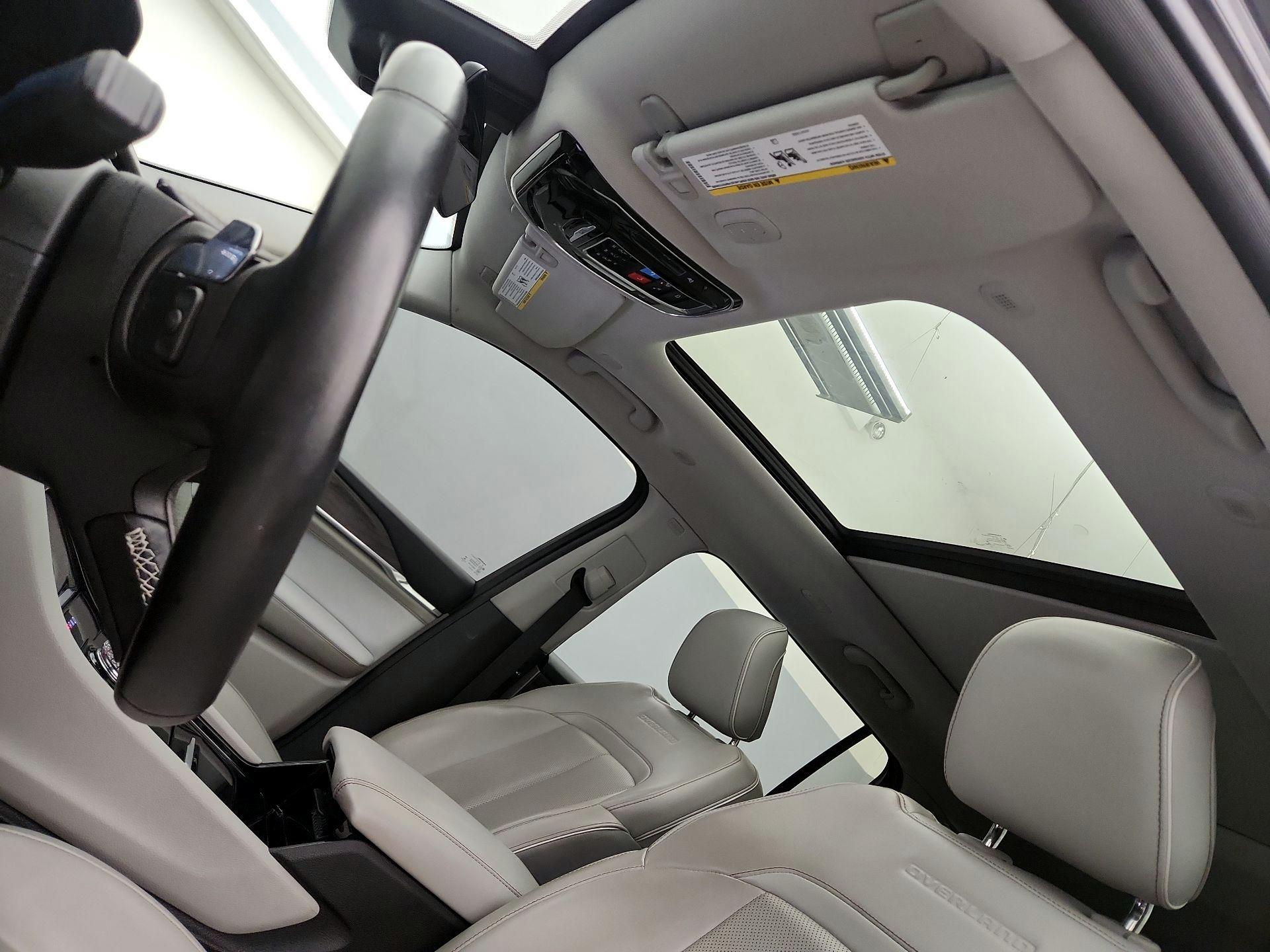 Thumbnail: 2022 Jeep Grand Cherokee L - 20