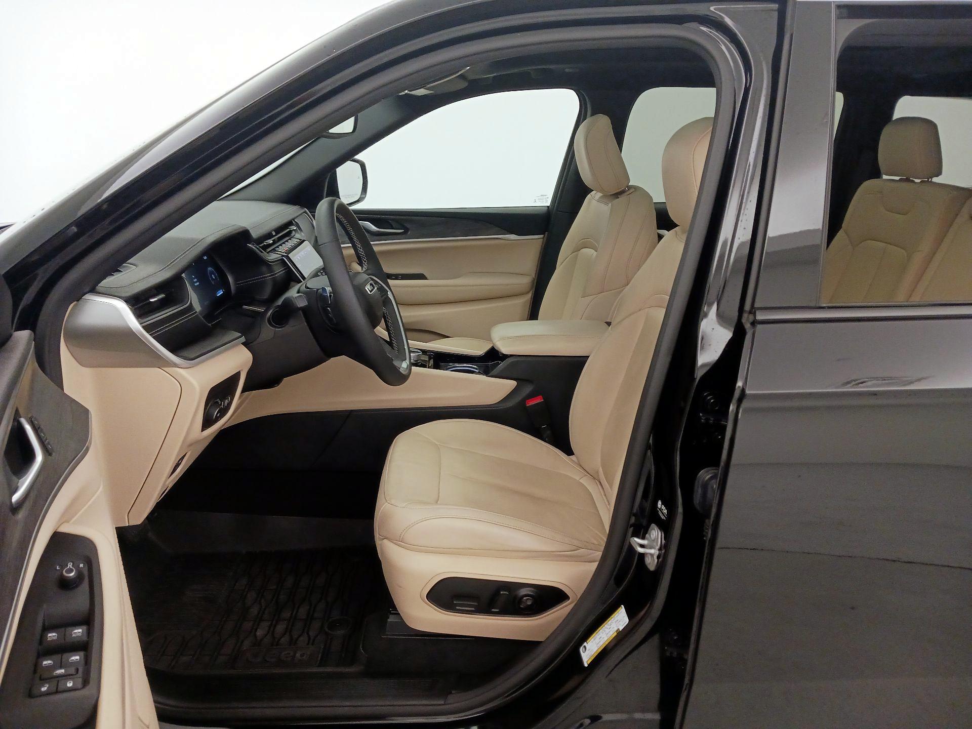 Thumbnail: 2023 Jeep Grand Cherokee - 11