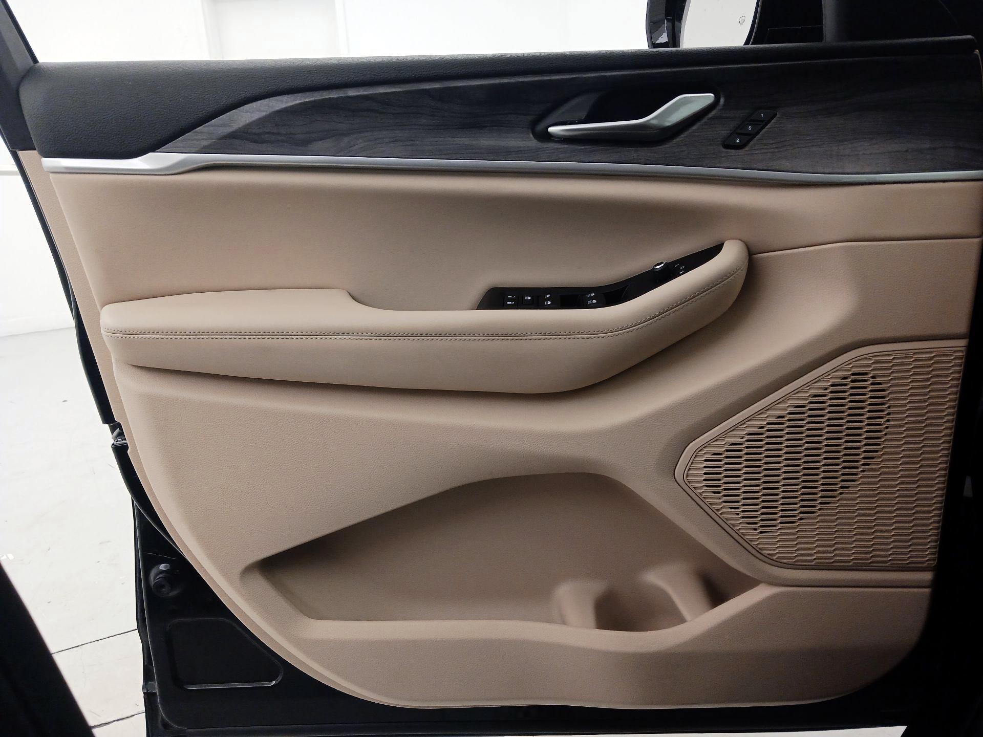 Thumbnail: 2023 Jeep Grand Cherokee - 12