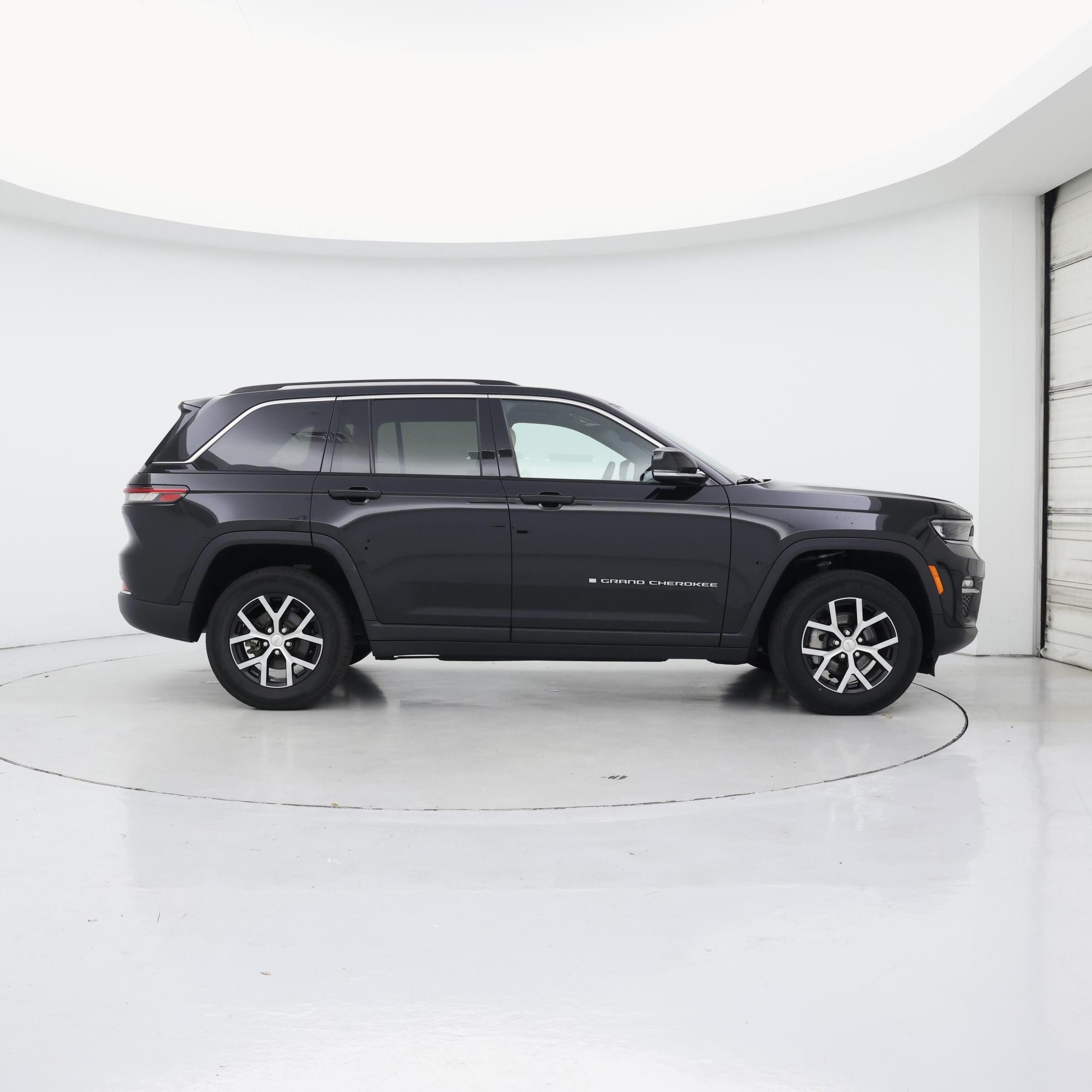 Thumbnail: 2023 Jeep Grand Cherokee - 7