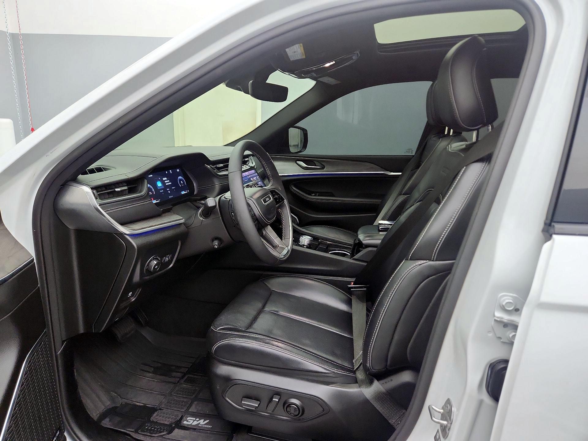 Thumbnail: 2023 Jeep Grand Cherokee L - 11