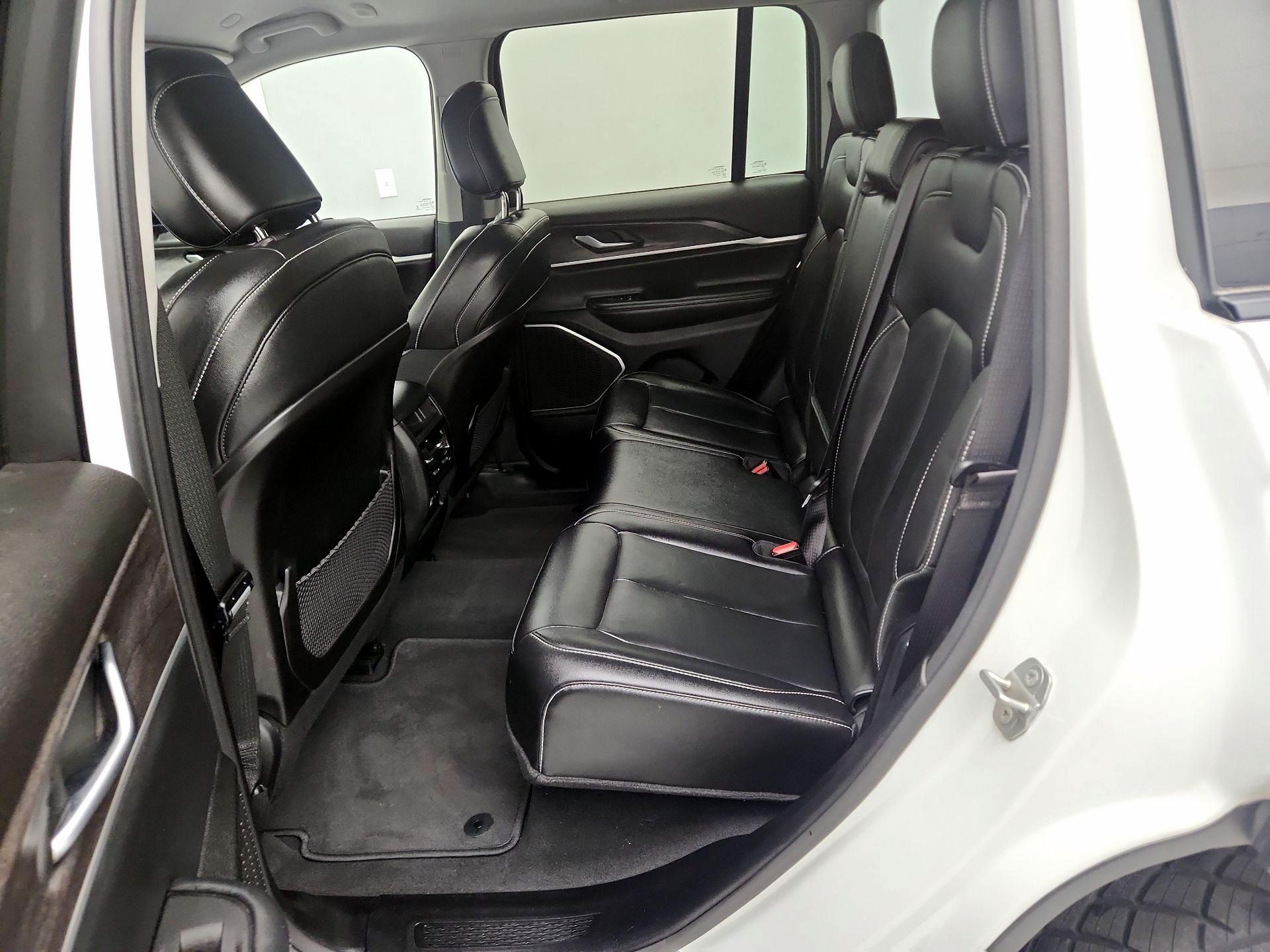 Thumbnail: 2022 Jeep Grand Cherokee - 19