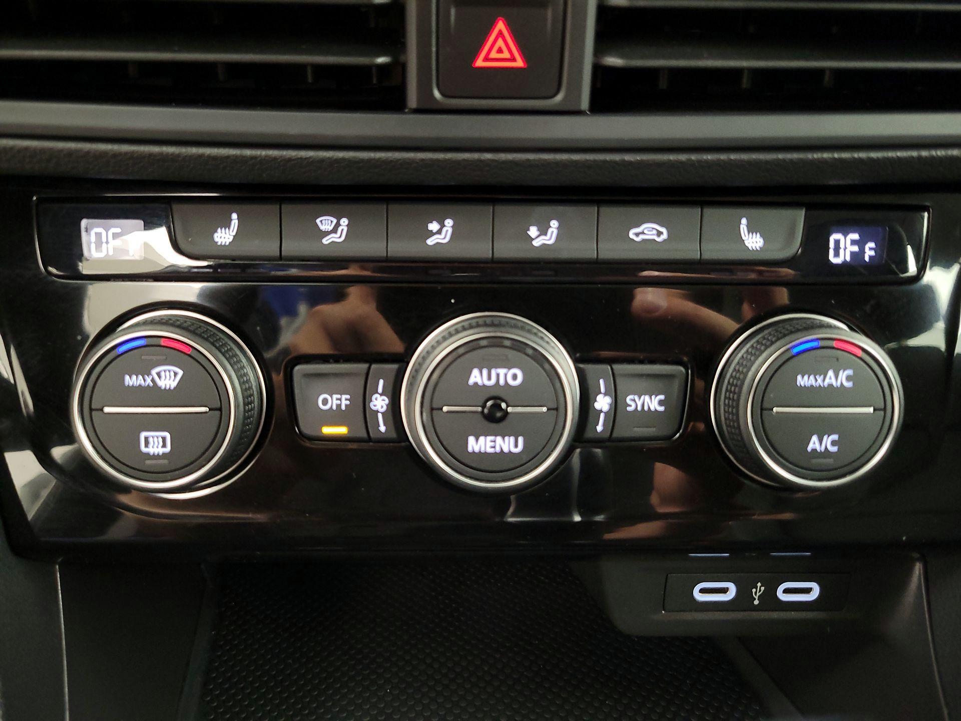 Thumbnail: 2023 Volkswagen Jetta - 16