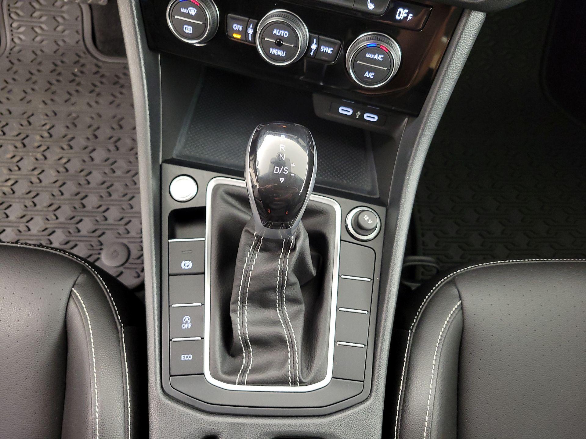 Thumbnail: 2023 Volkswagen Jetta - 17