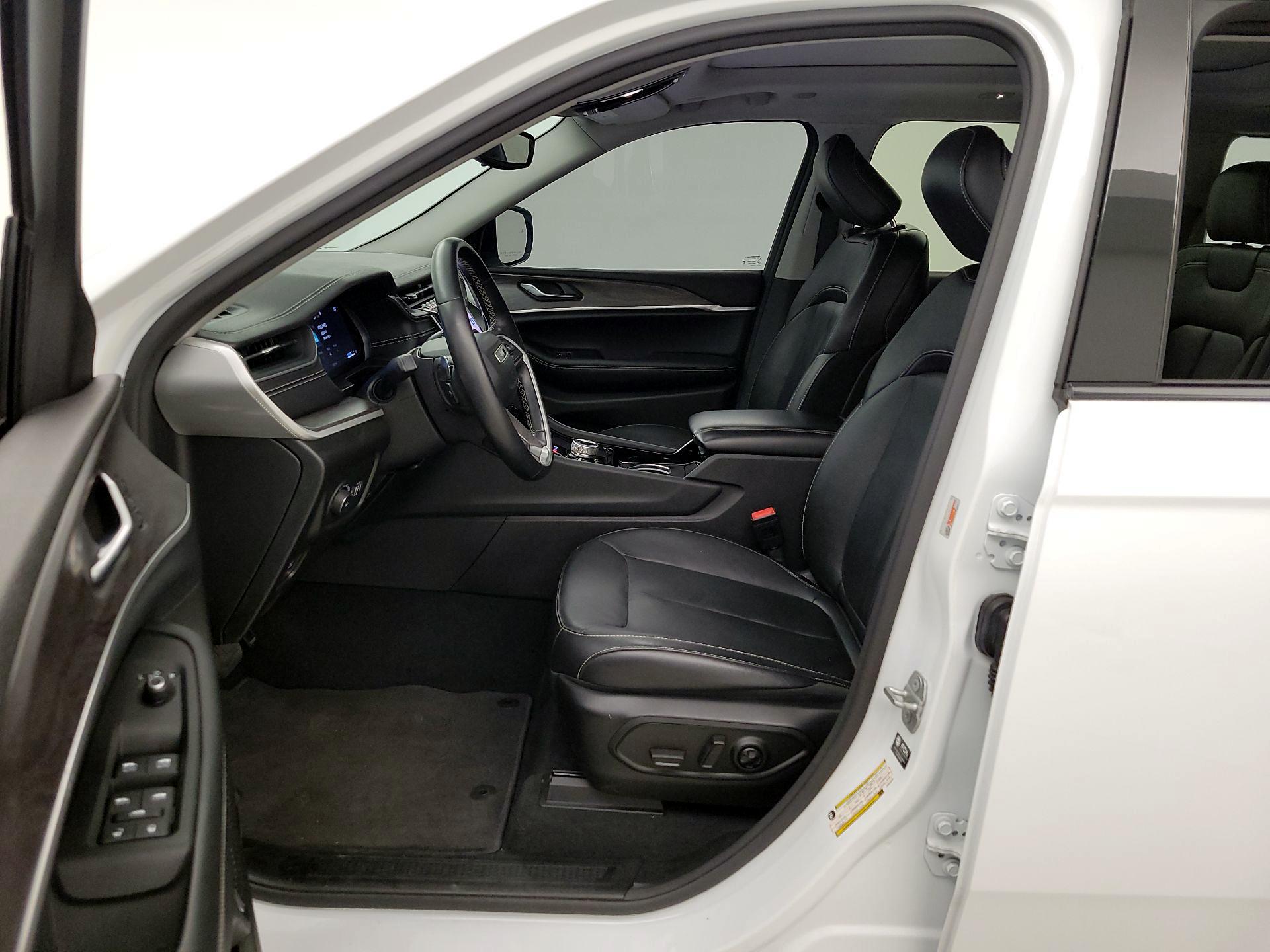 Thumbnail: 2022 Jeep Grand Cherokee - 11