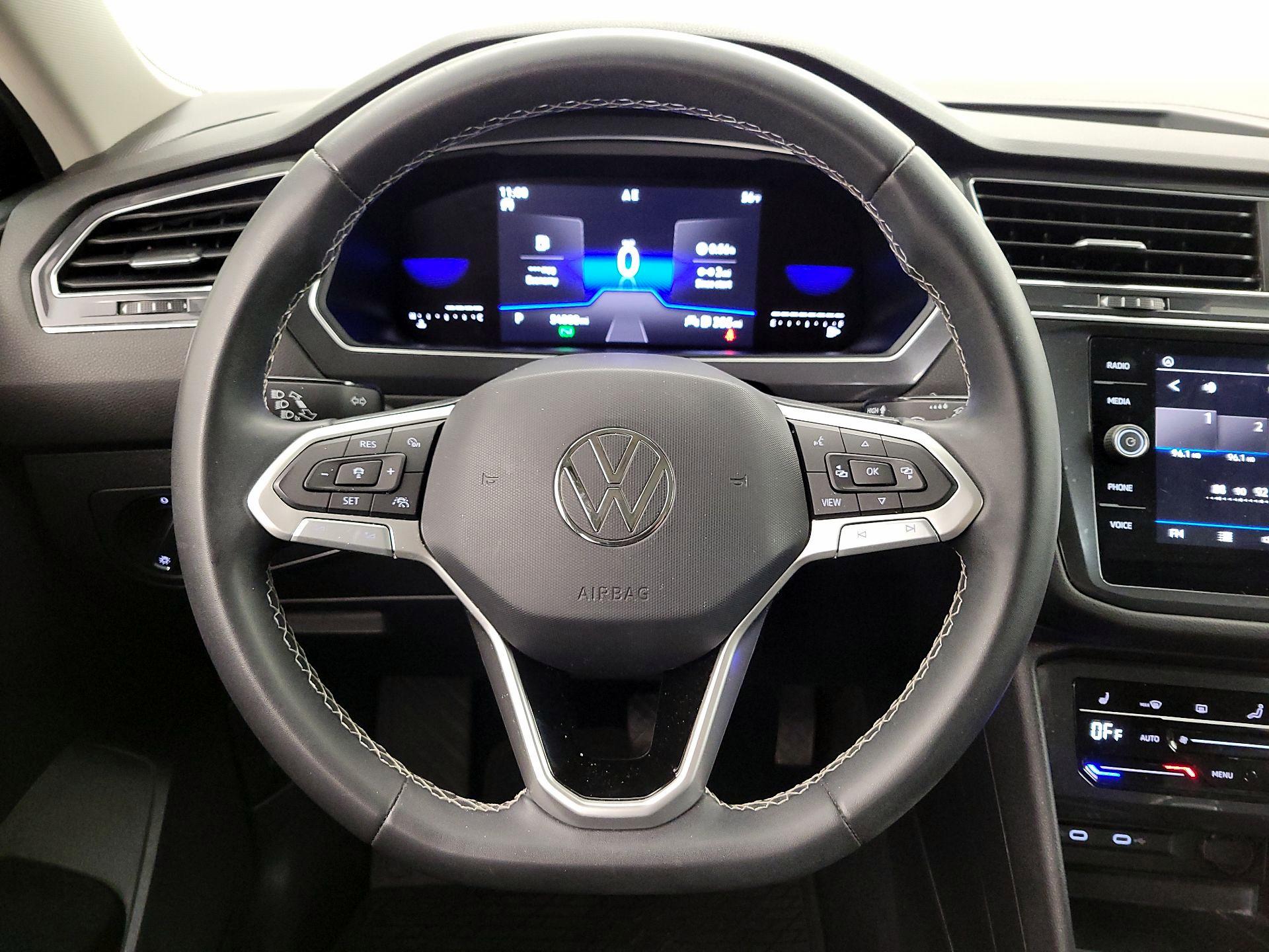 Thumbnail: 2023 Volkswagen Tiguan - 10