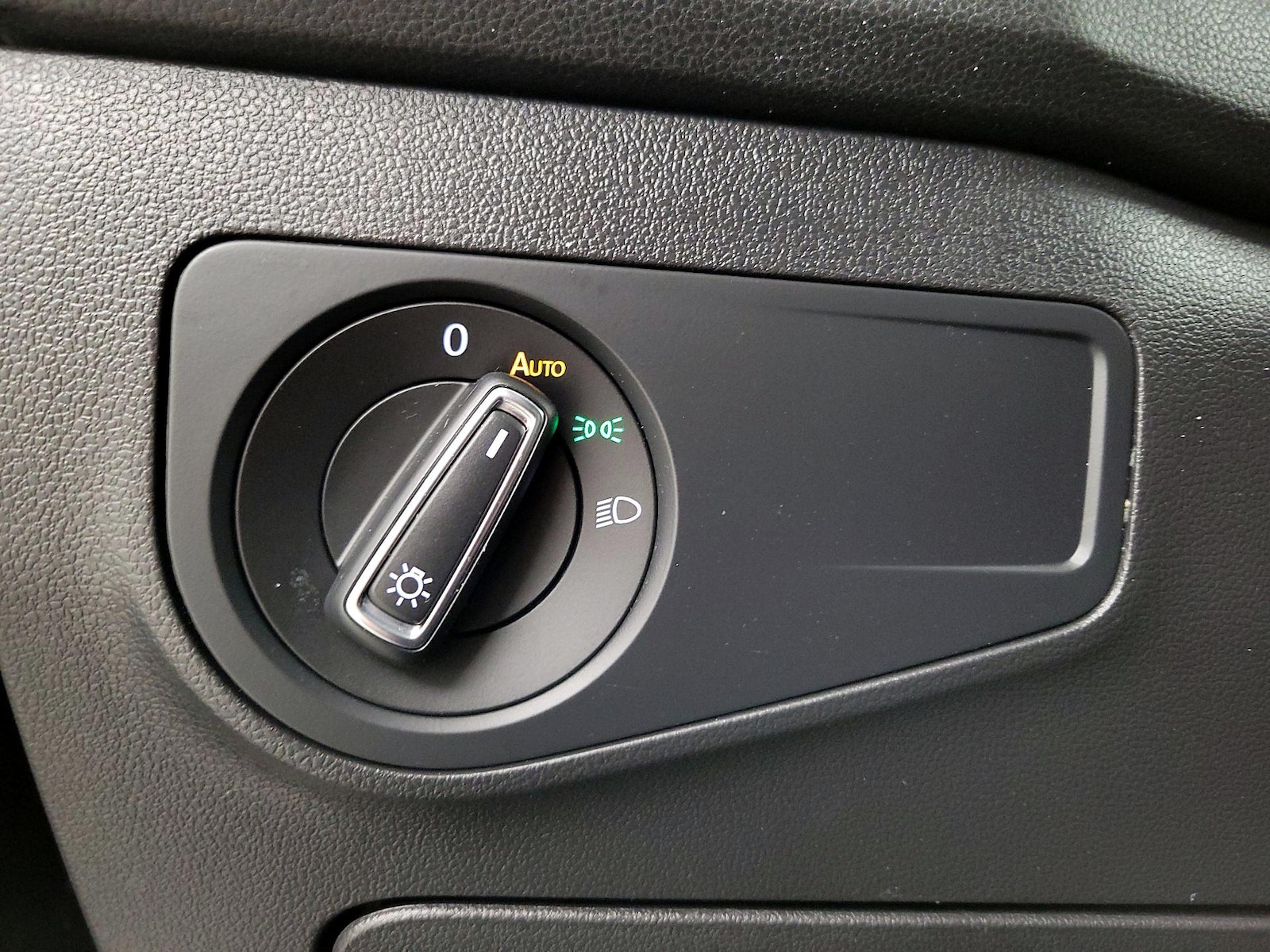 2023 Volkswagen Tiguan SE - Photo 14