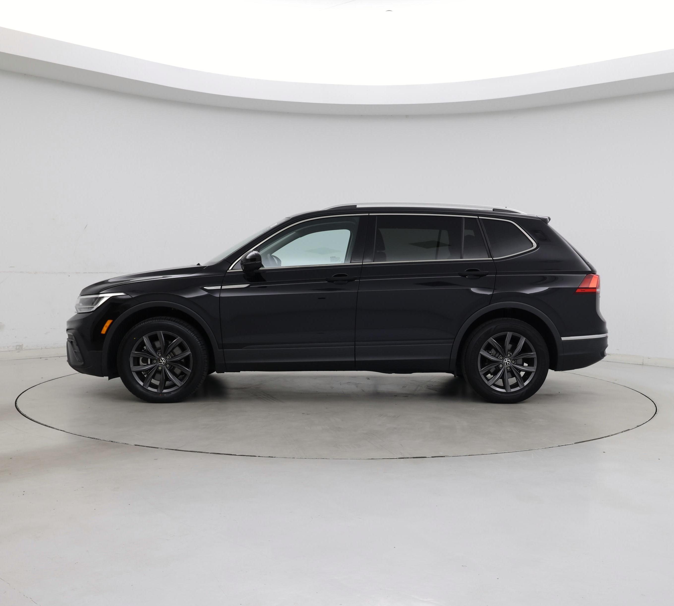 Thumbnail: 2023 Volkswagen Tiguan - 3