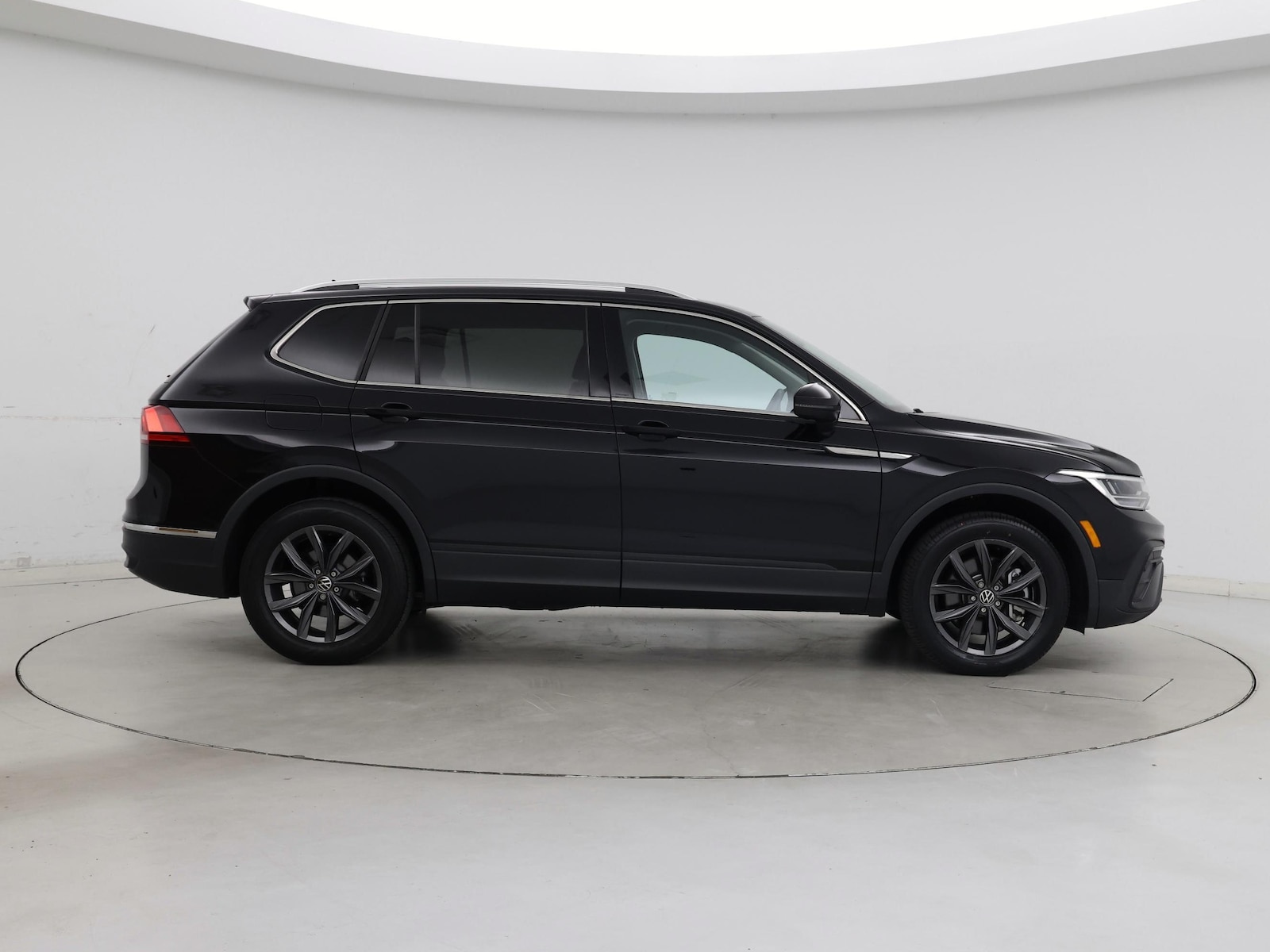 2023 Volkswagen Tiguan SE - Photo 8