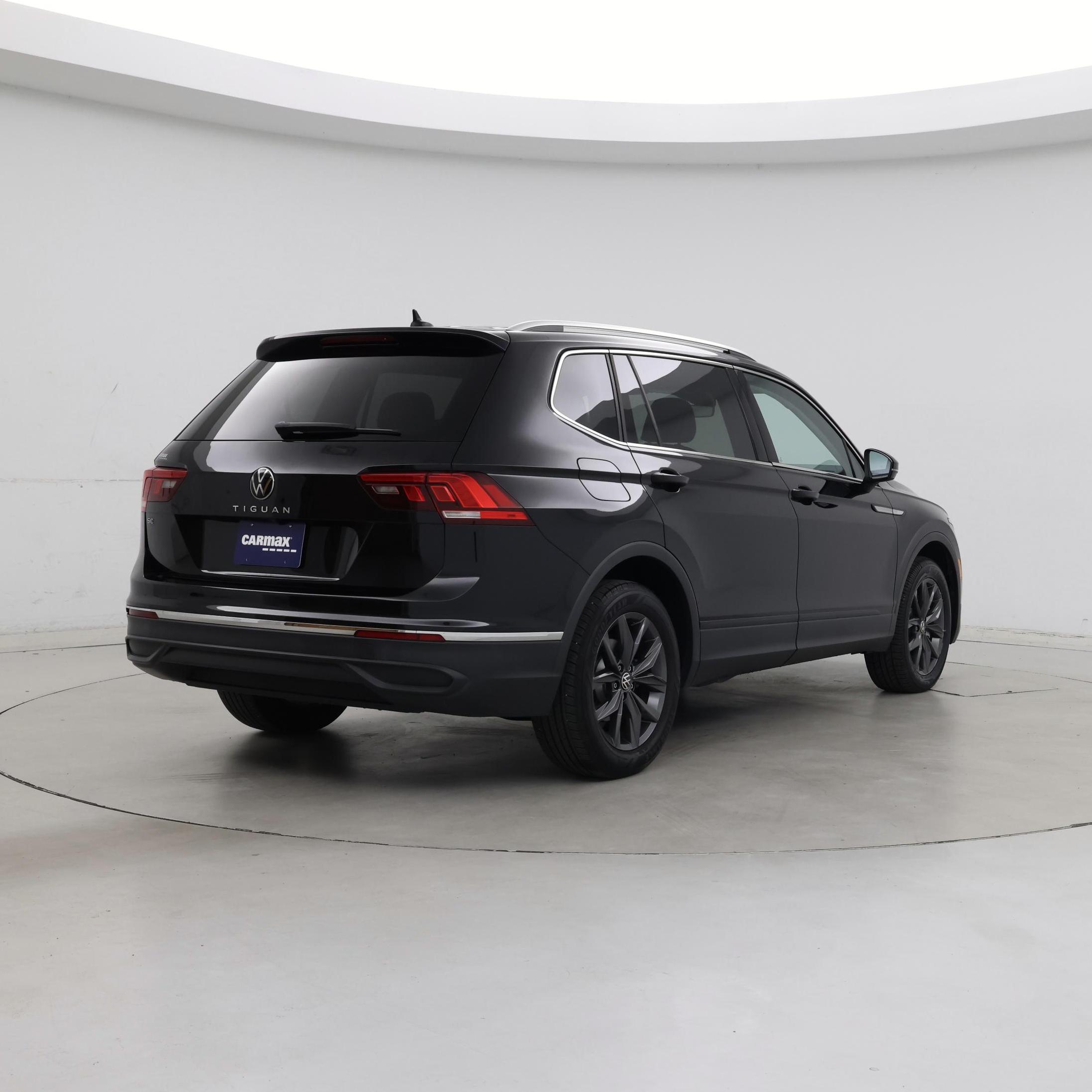 Thumbnail: 2023 Volkswagen Tiguan - 8
