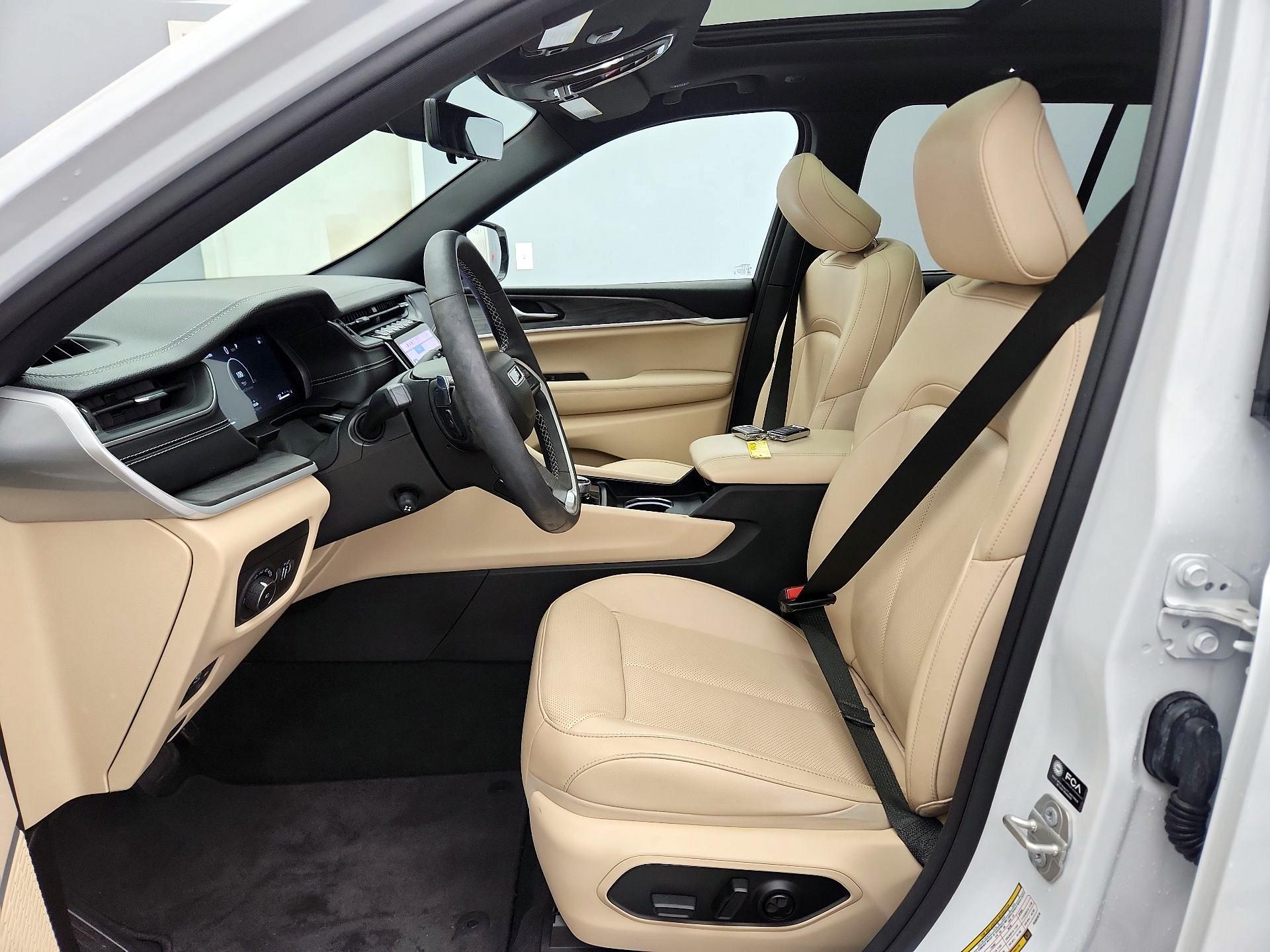 Thumbnail: 2023 Jeep Grand Cherokee - 11