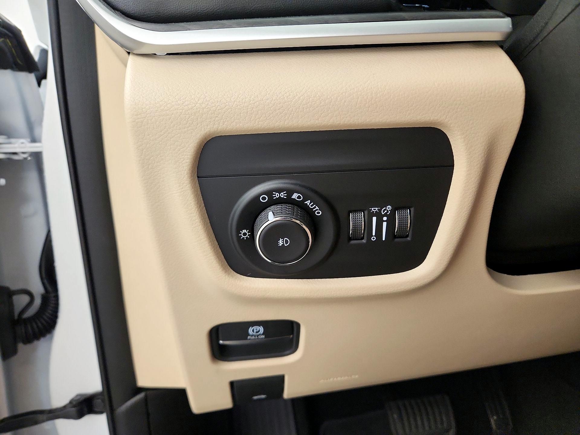 Thumbnail: 2023 Jeep Grand Cherokee - 13