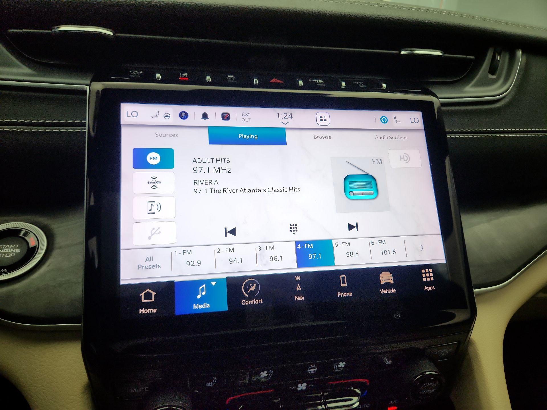 Thumbnail: 2023 Jeep Grand Cherokee - 16