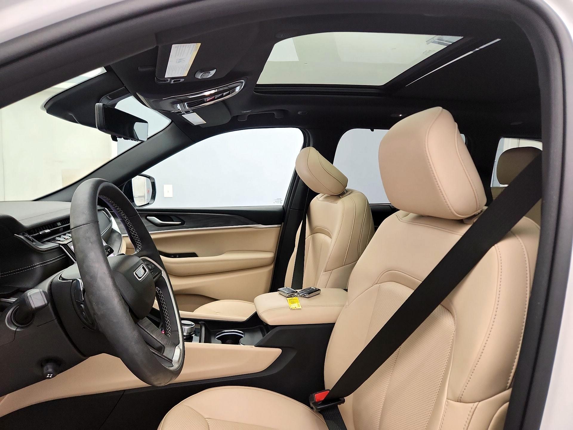 Thumbnail: 2023 Jeep Grand Cherokee - 20