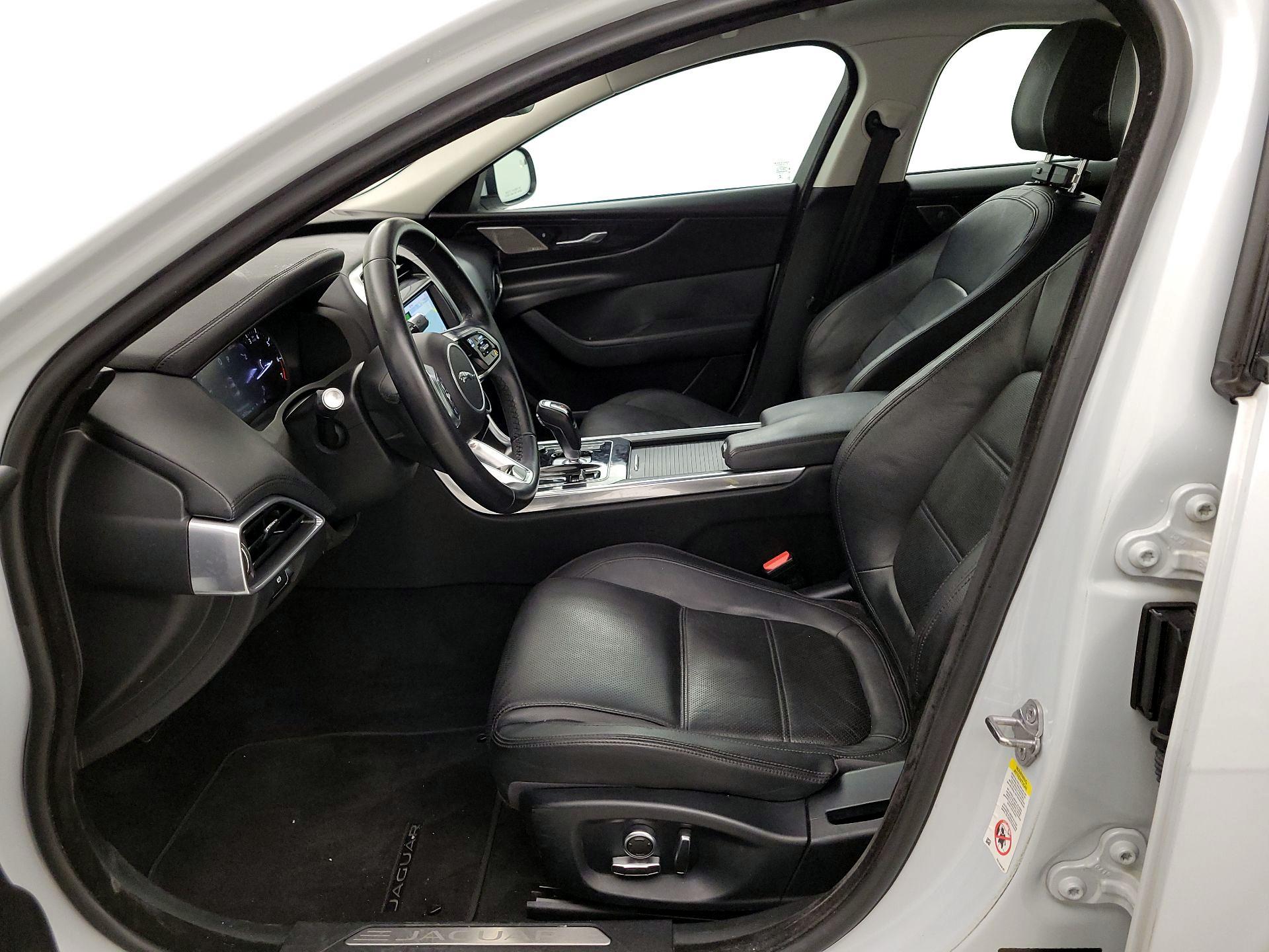 Thumbnail: 2020 Jaguar XE - 11