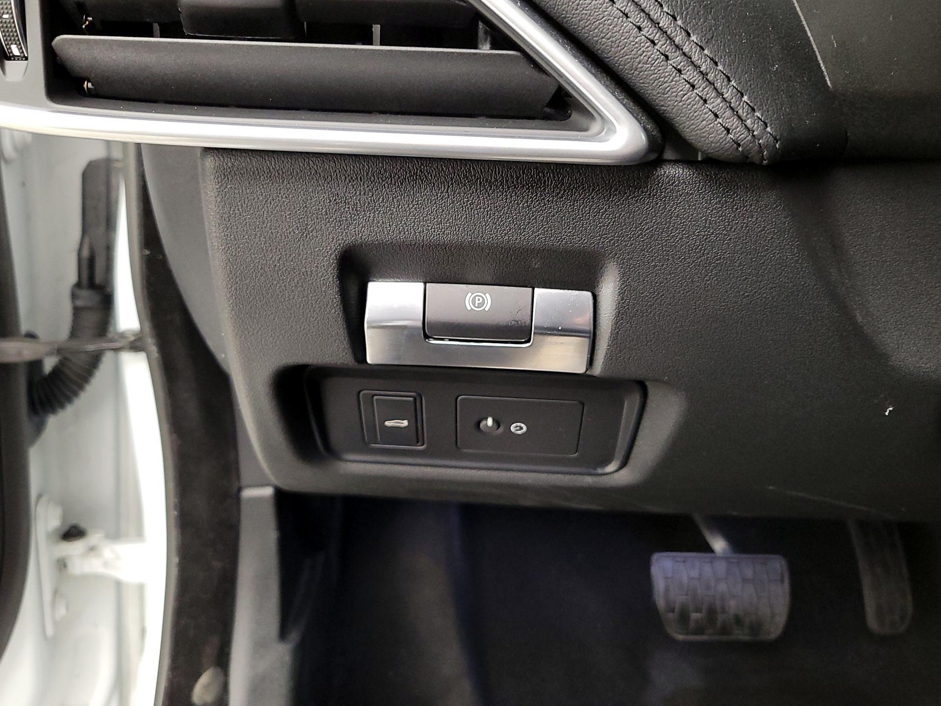 Thumbnail: 2020 Jaguar XE - 13