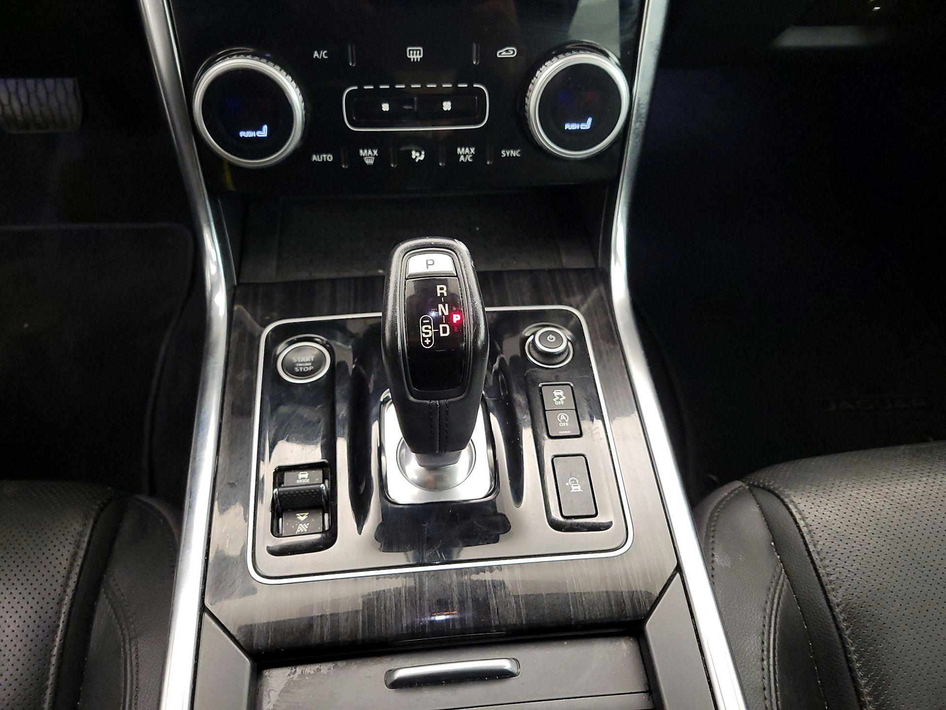 Thumbnail: 2020 Jaguar XE - 18