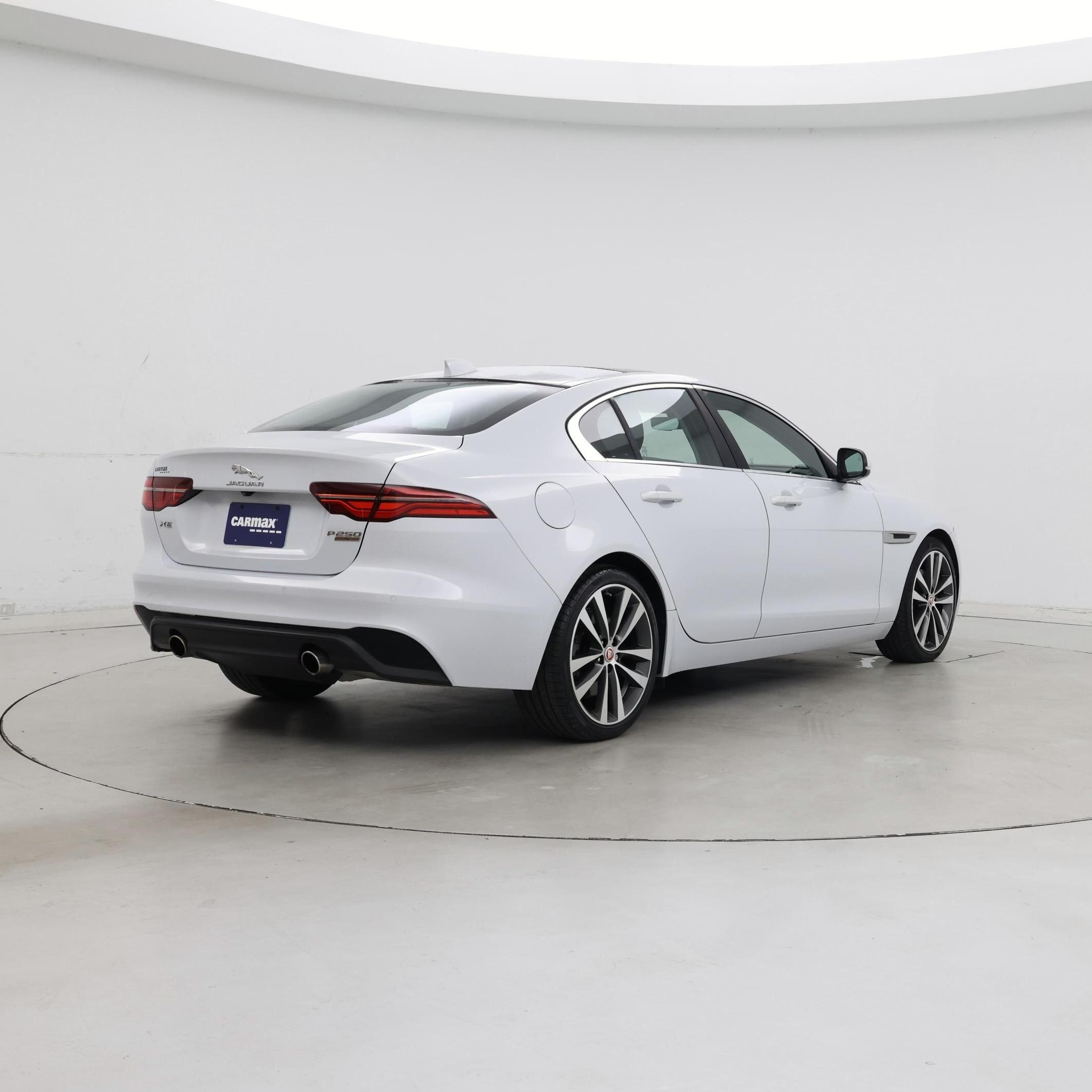 Thumbnail: 2020 Jaguar XE - 8