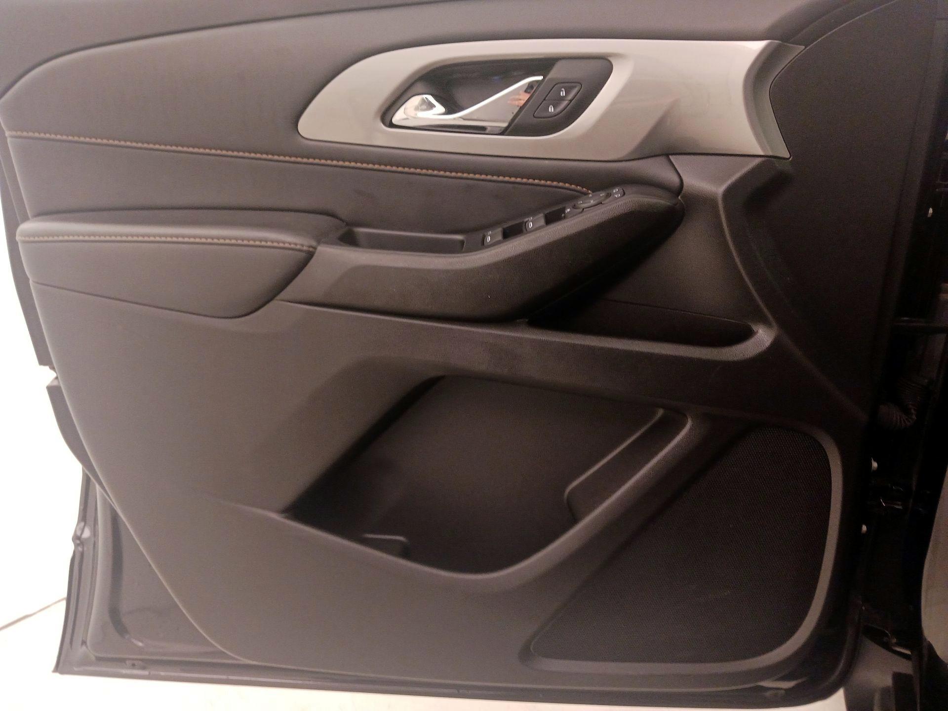 Thumbnail: 2021 Chevrolet Traverse - 12