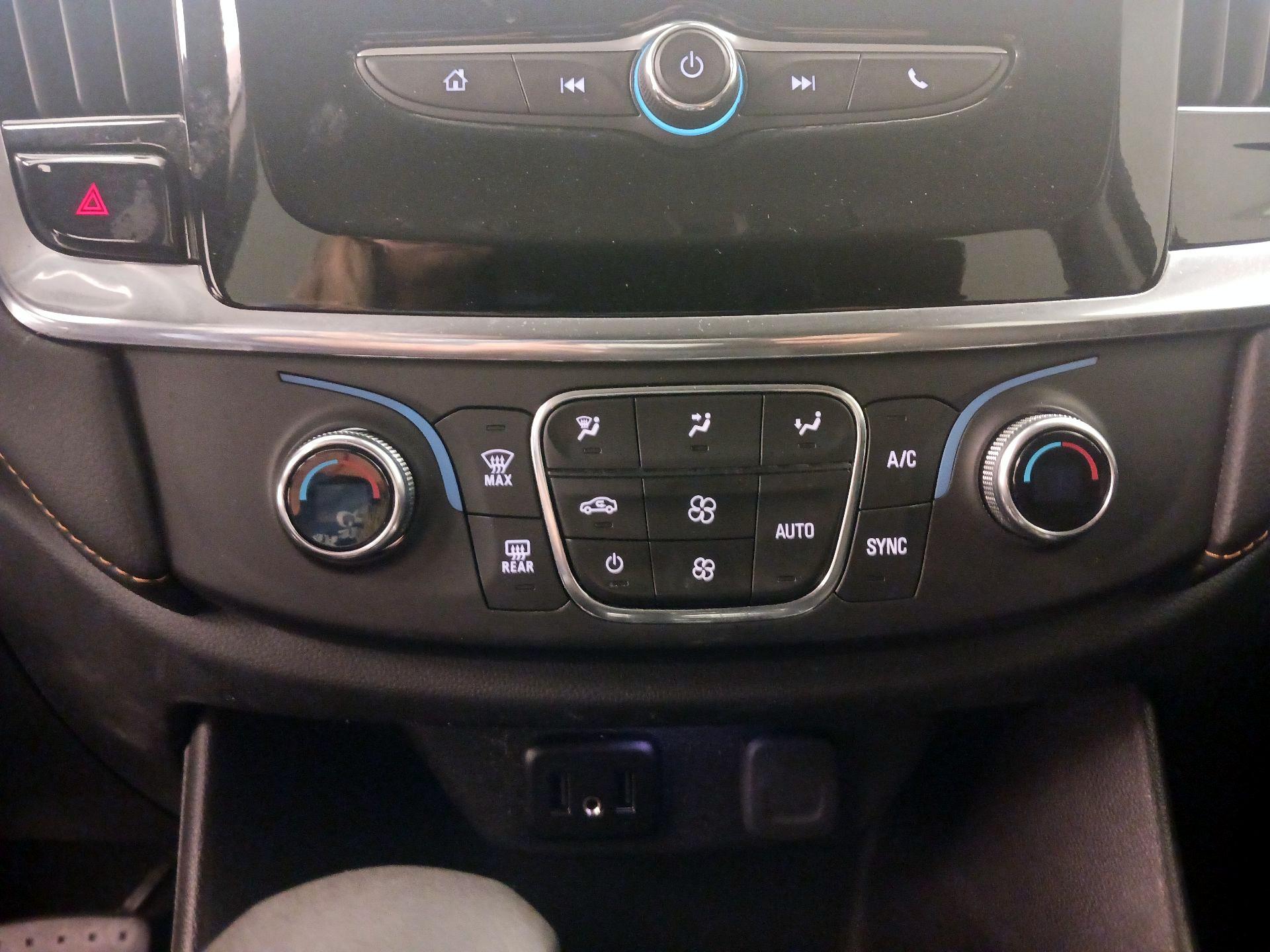 Thumbnail: 2021 Chevrolet Traverse - 16