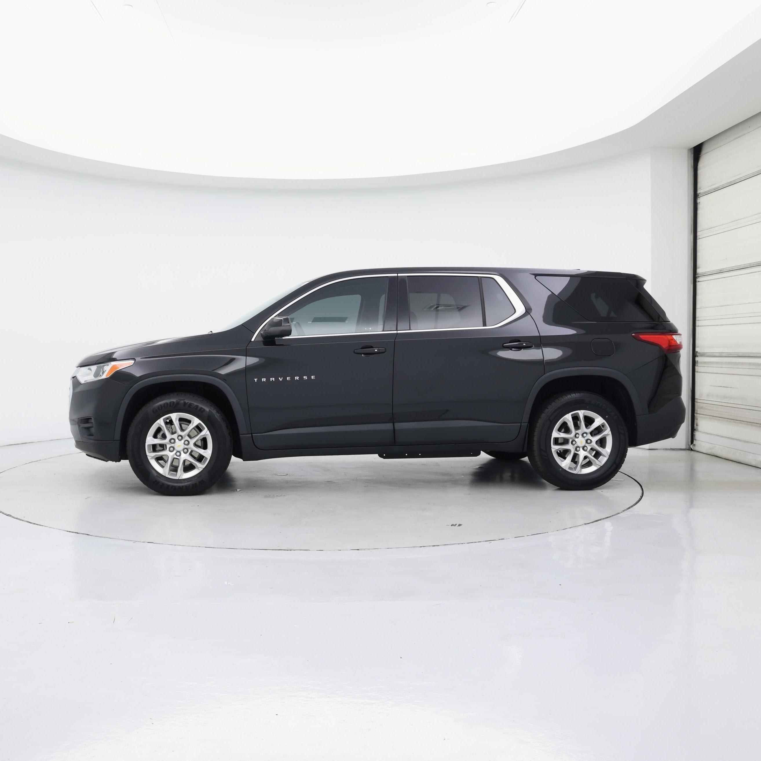 Thumbnail: 2021 Chevrolet Traverse - 3