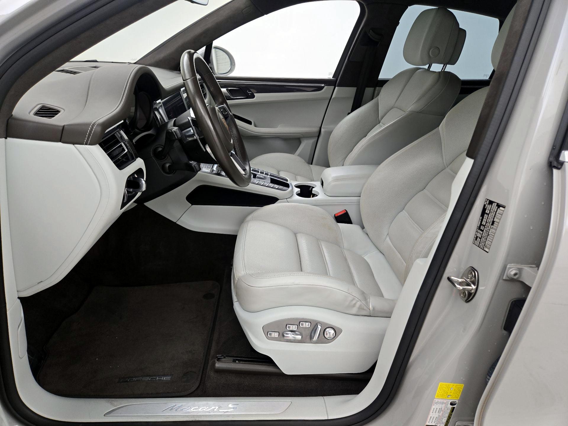 Thumbnail: 2020 Porsche Macan - 11