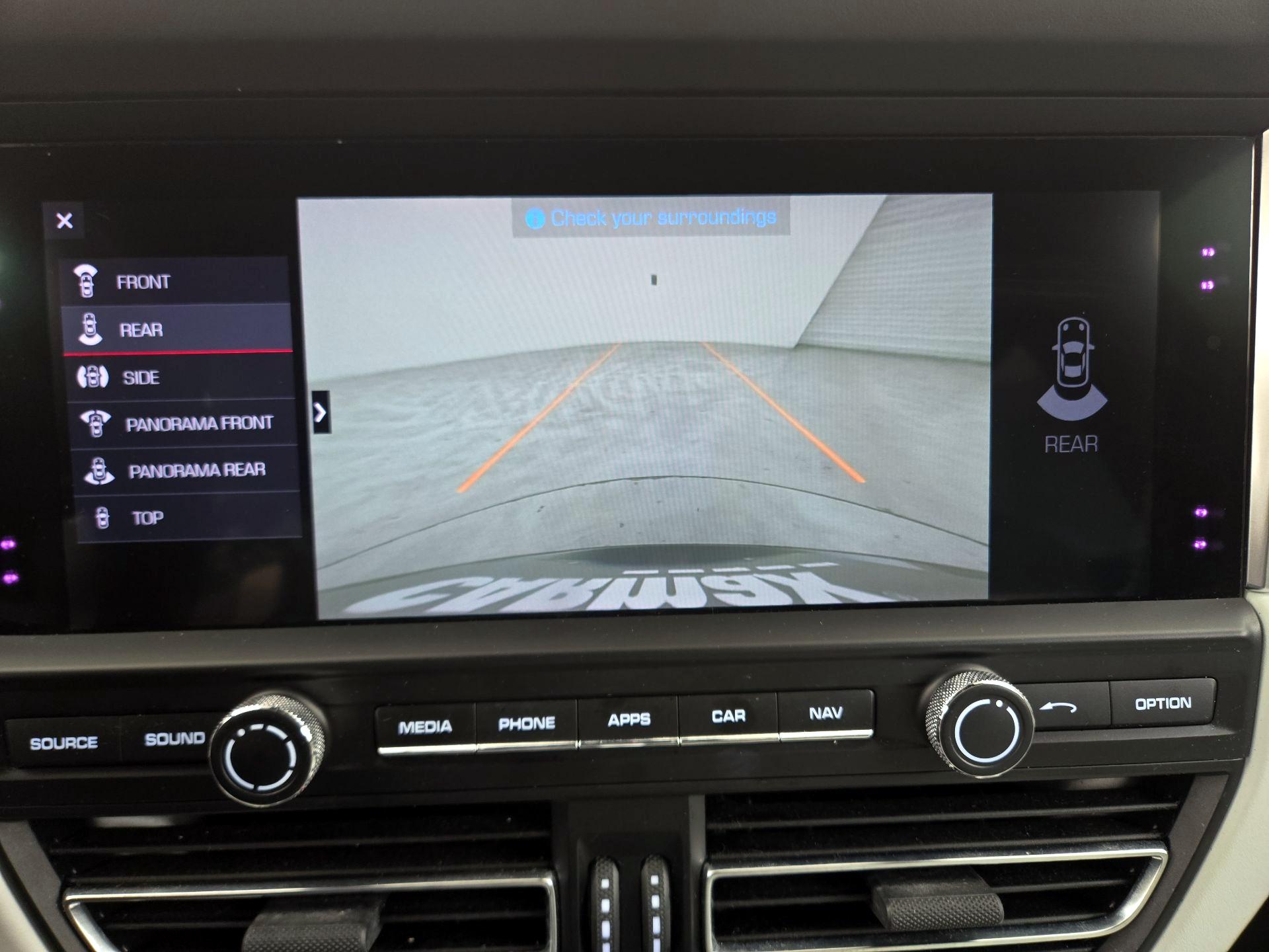 Thumbnail: 2020 Porsche Macan - 15