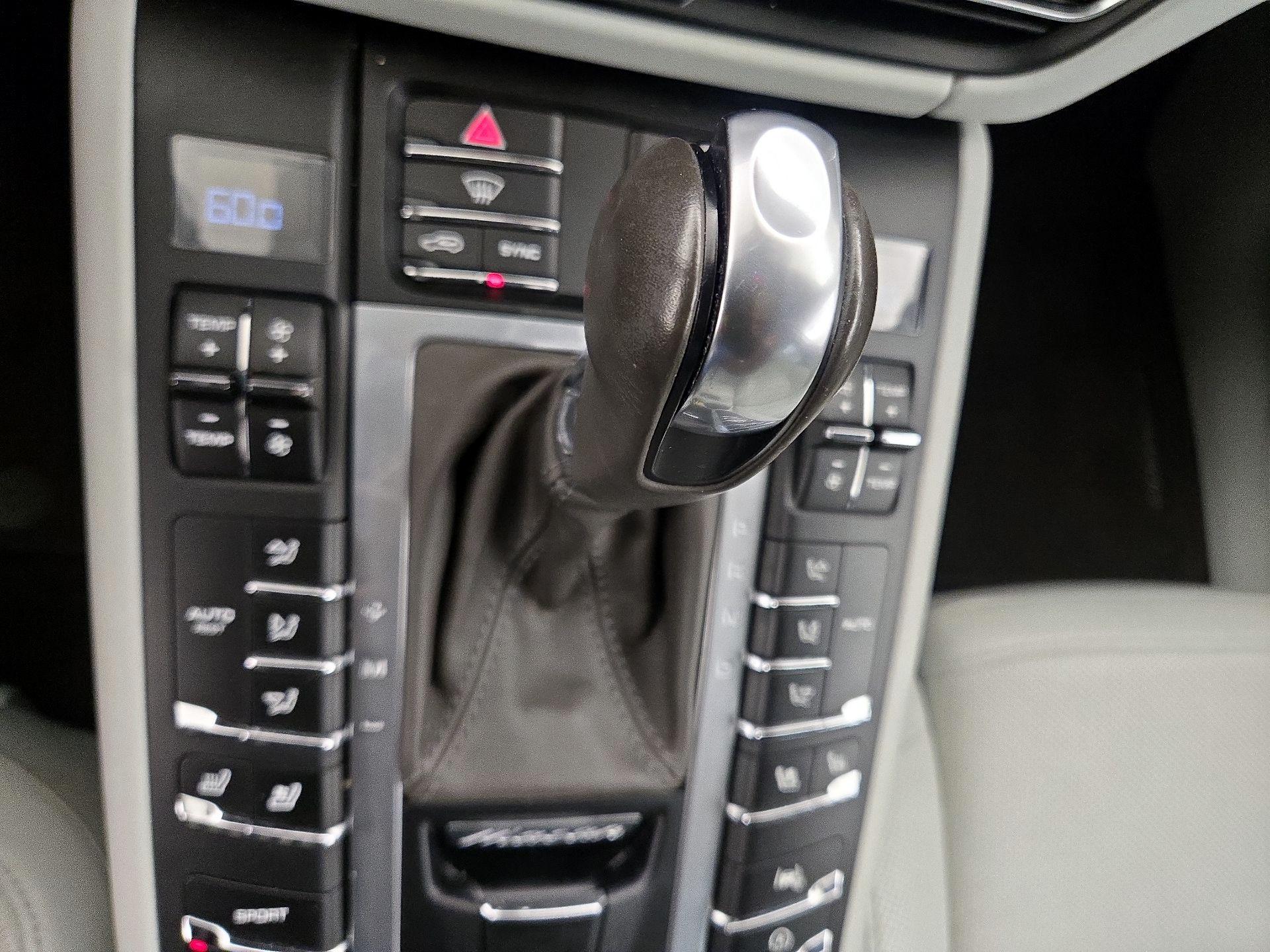 Thumbnail: 2020 Porsche Macan - 18