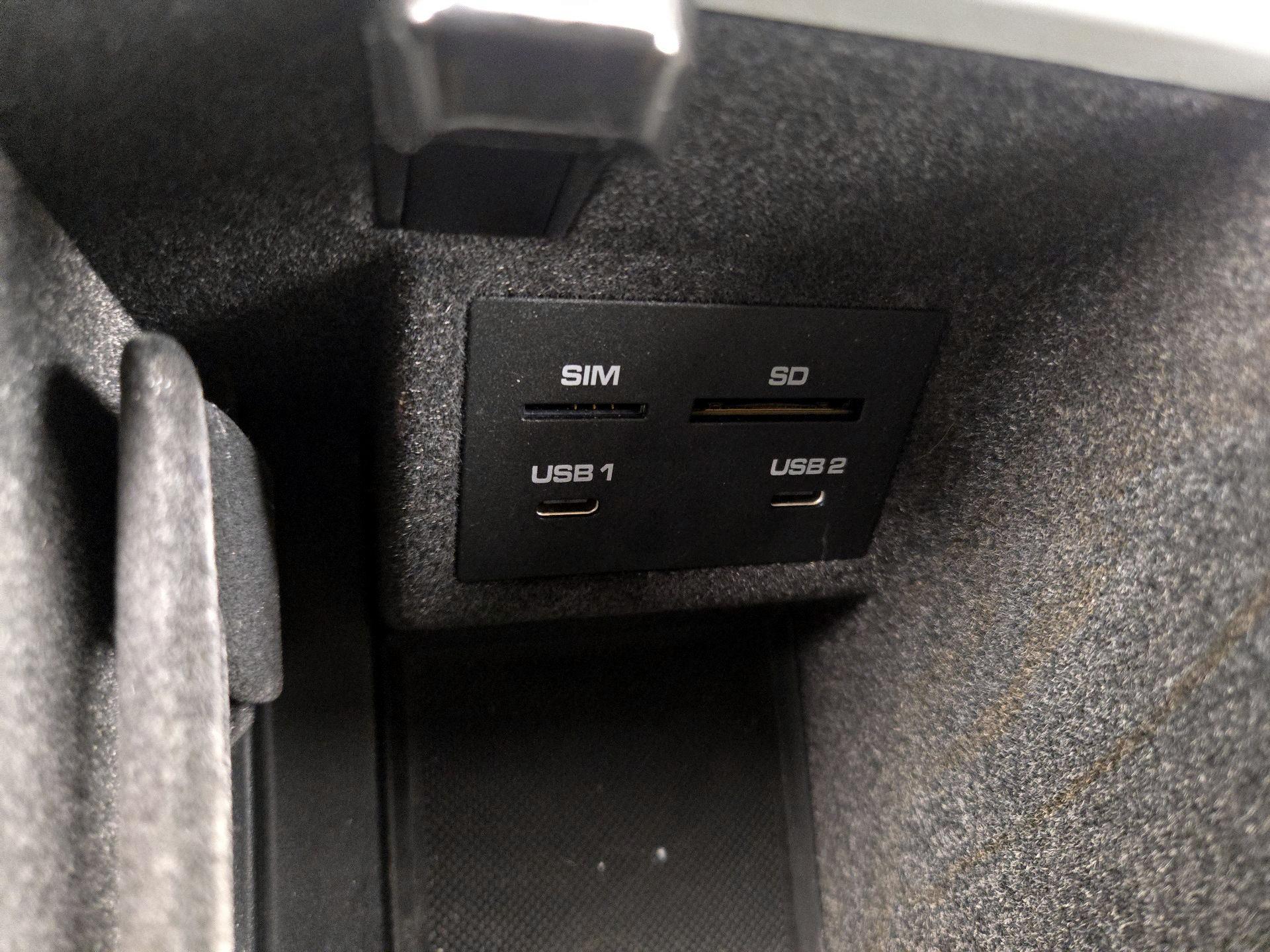 Thumbnail: 2020 Porsche Macan - 19