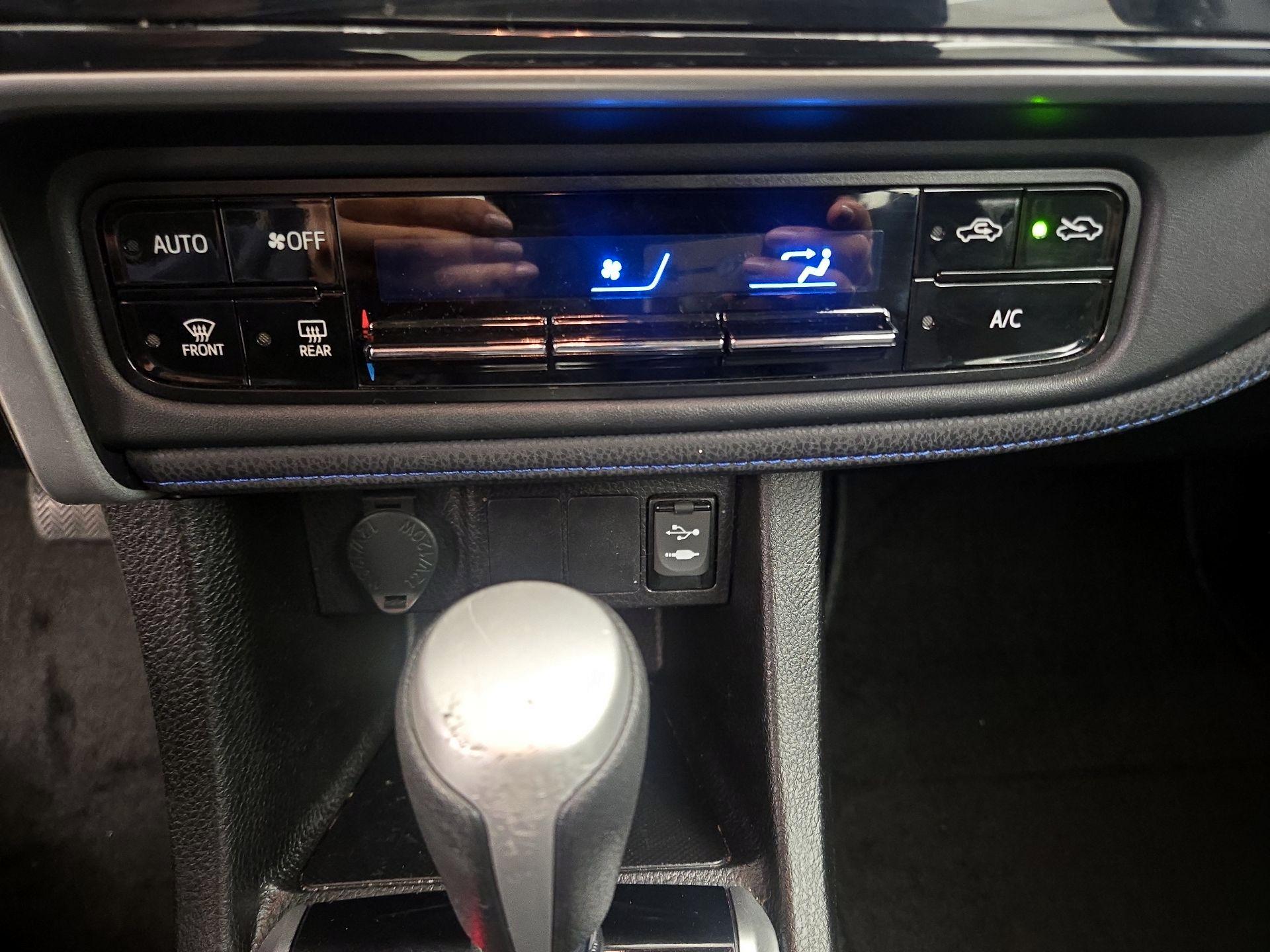 Thumbnail: 2018 Toyota Corolla - 16