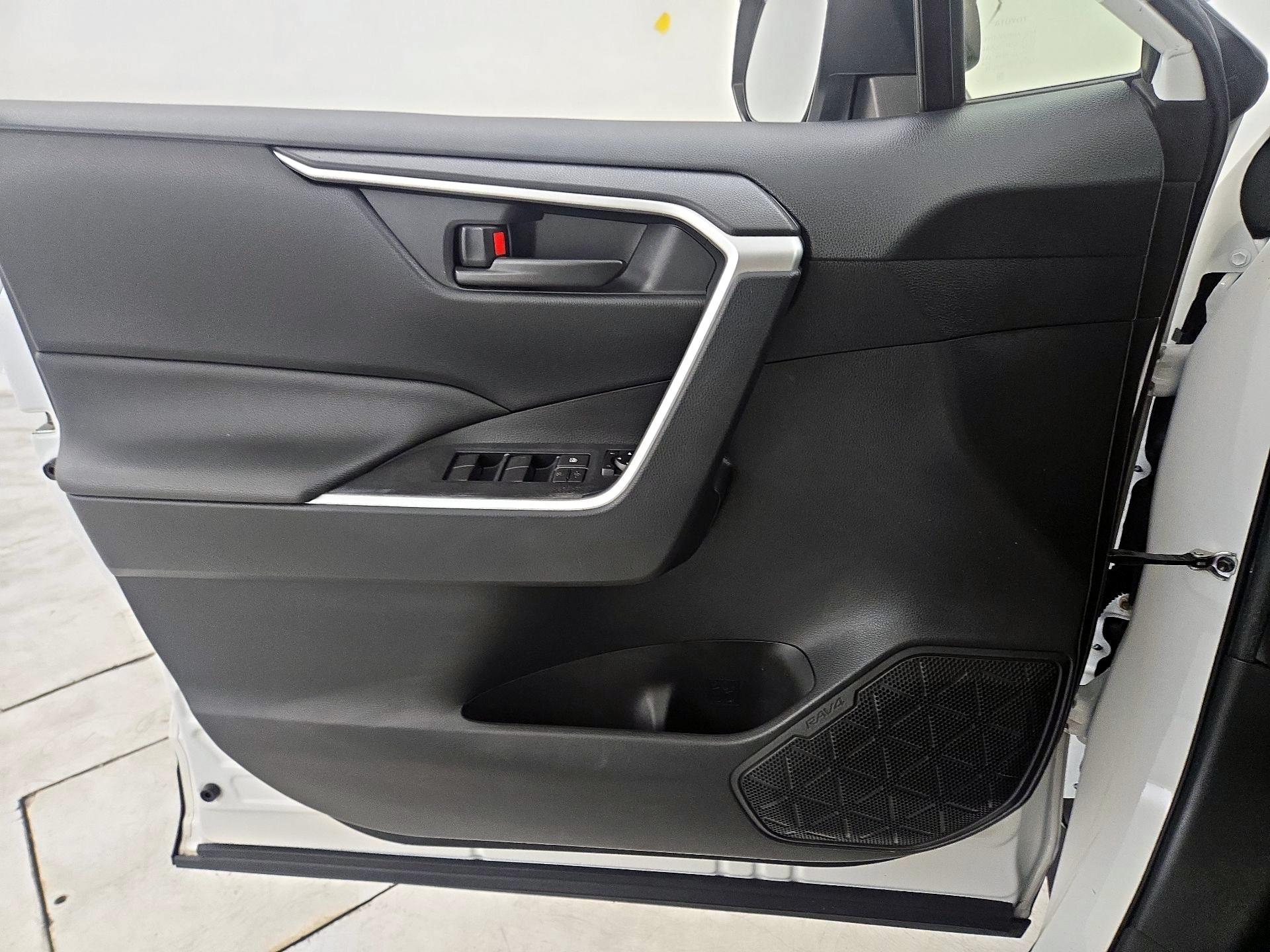 Thumbnail: 2019 Toyota RAV4 - 12