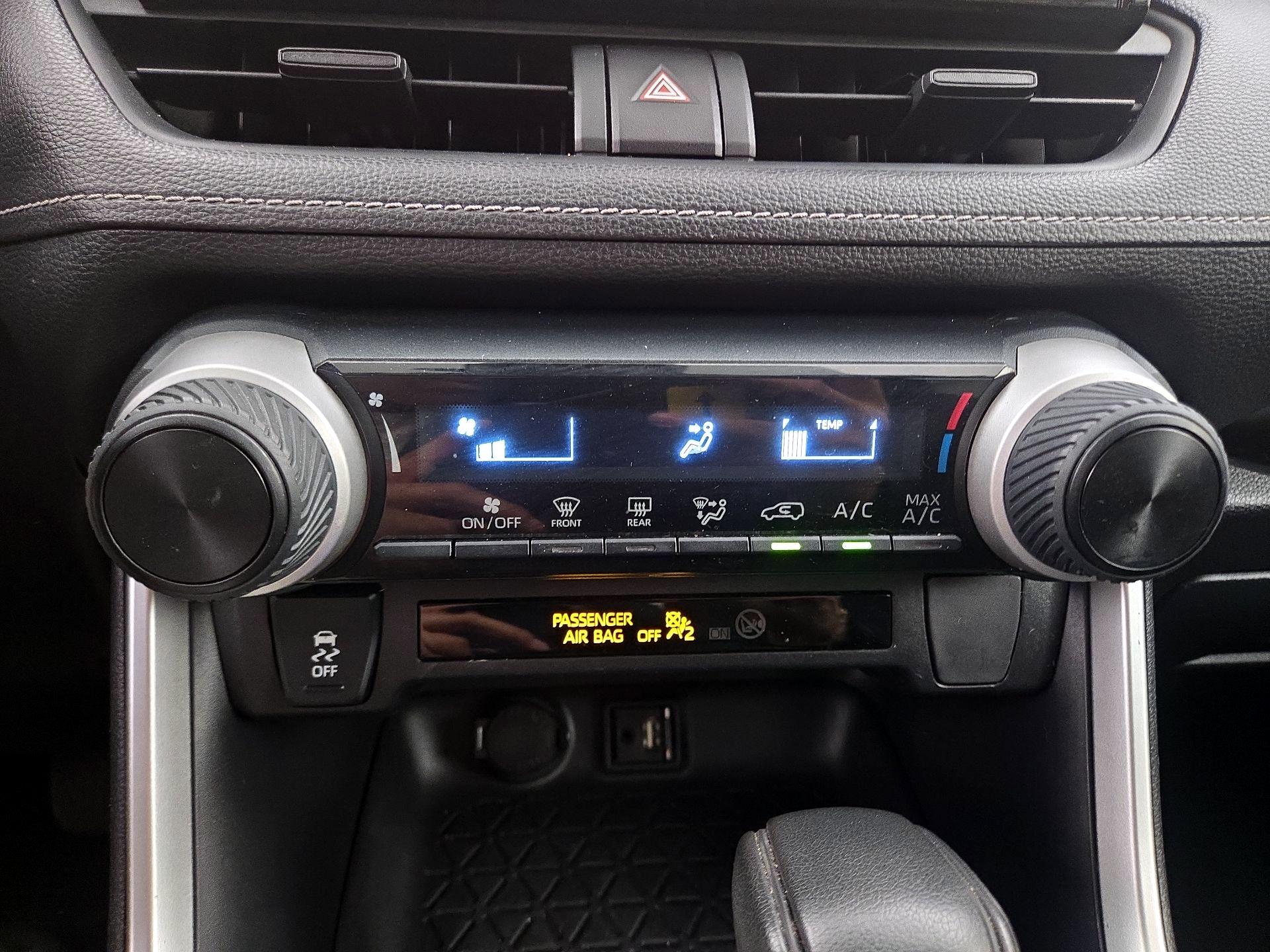 Thumbnail: 2019 Toyota RAV4 - 16