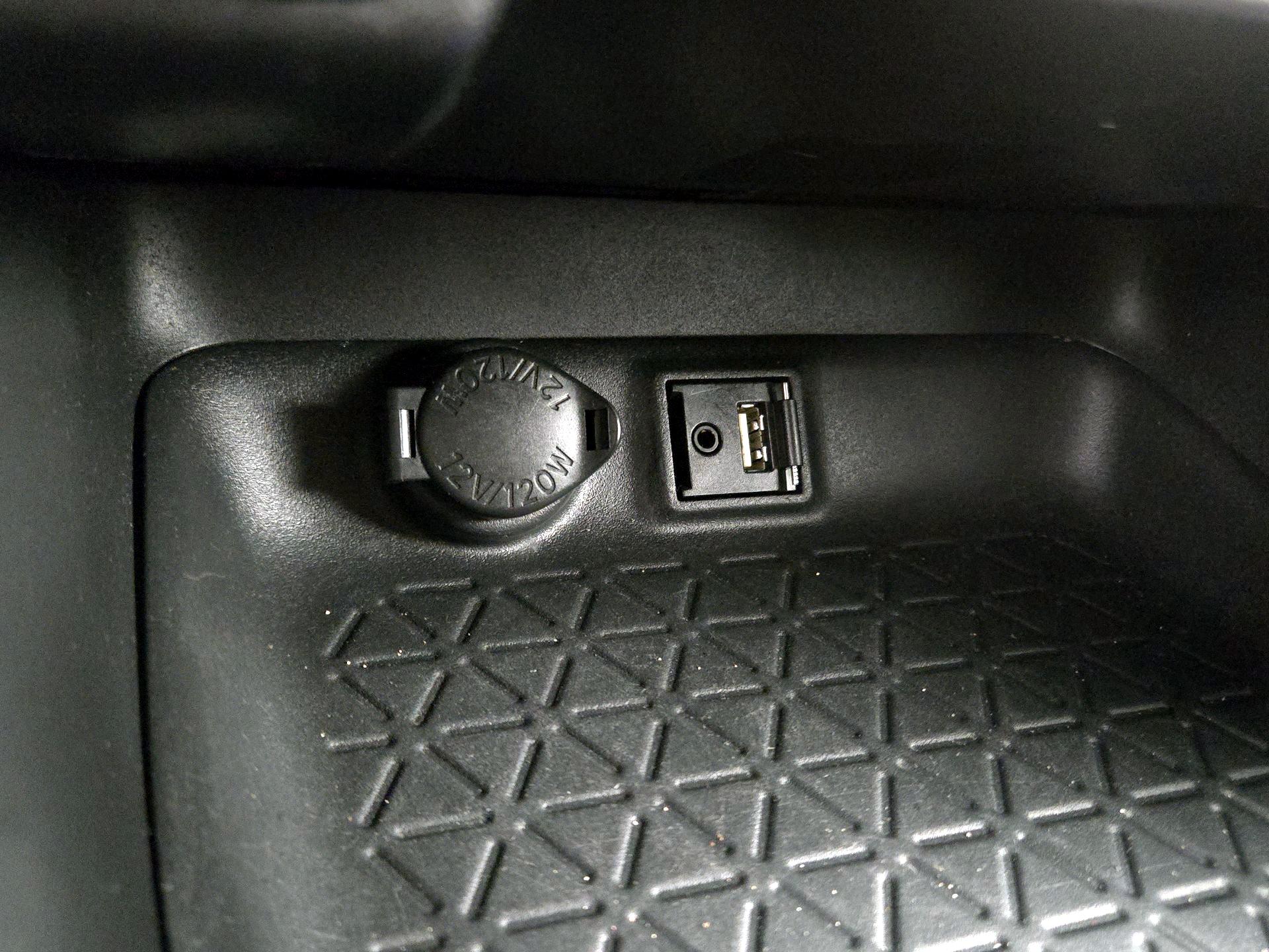 Thumbnail: 2019 Toyota RAV4 - 18