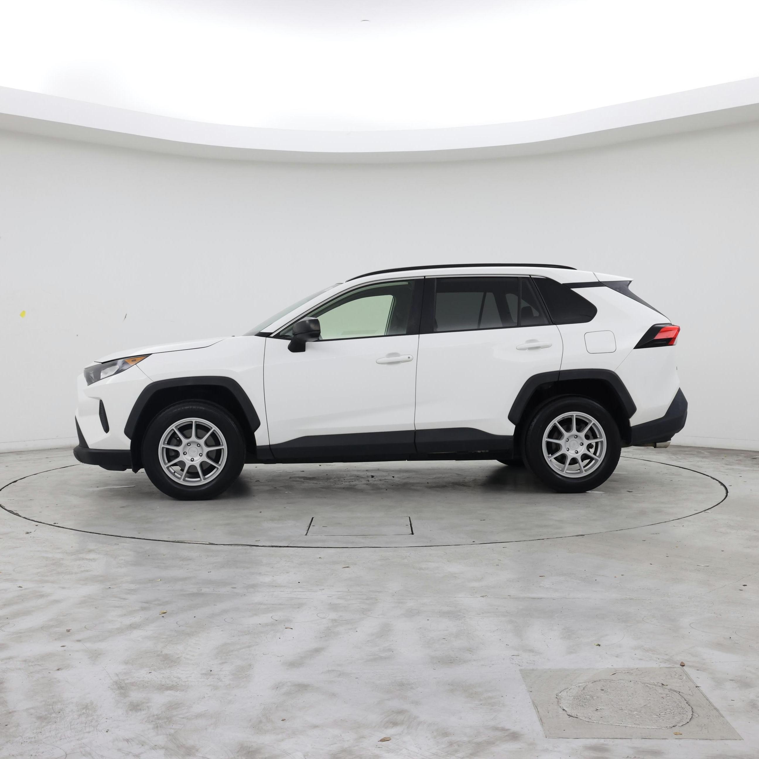 Thumbnail: 2019 Toyota RAV4 - 3