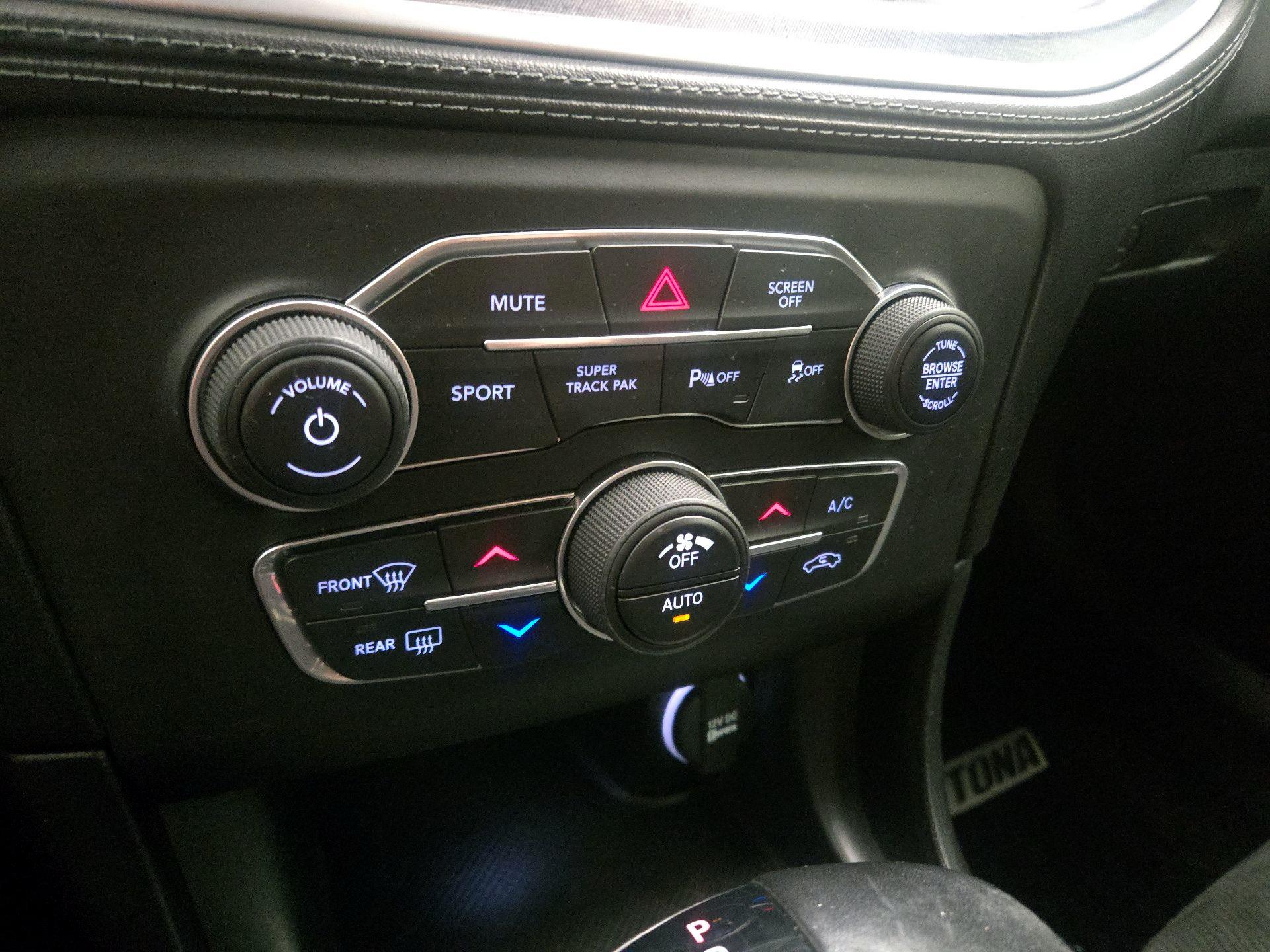 Thumbnail: 2020 Dodge Charger - 16