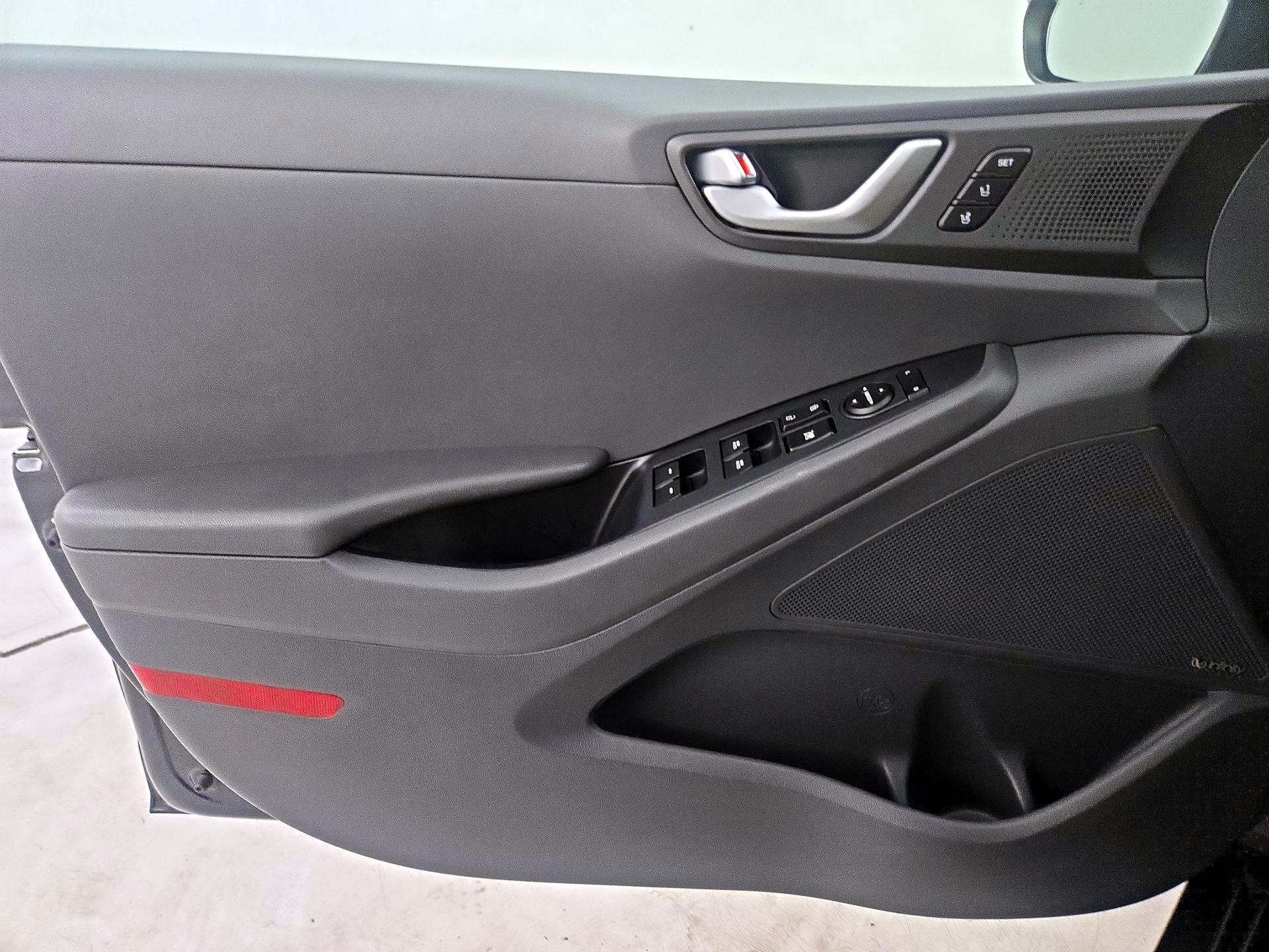 Thumbnail: 2018 Hyundai Ioniq - 12